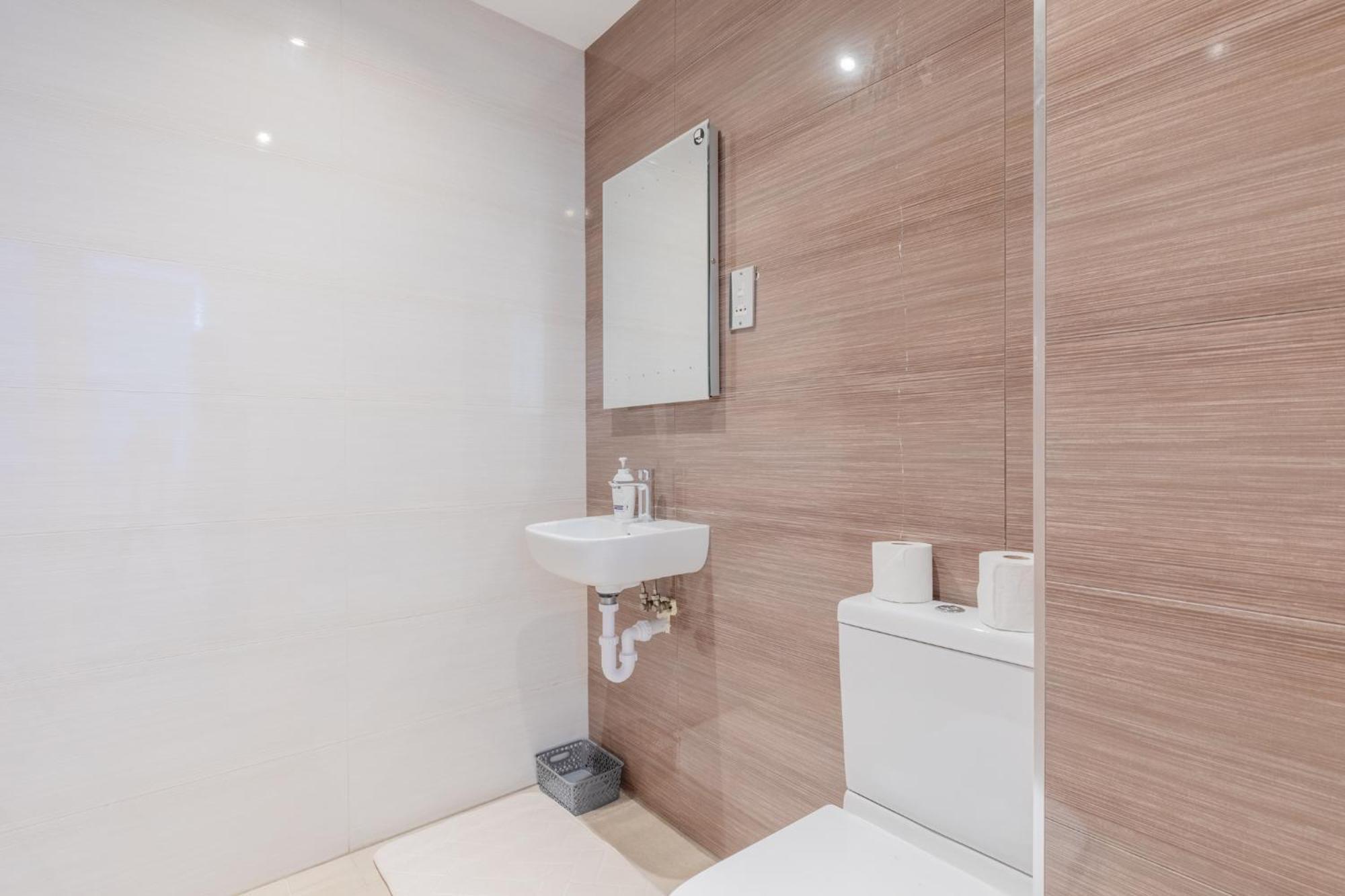 Apartment Spacious 3bd Flat Near Airport *