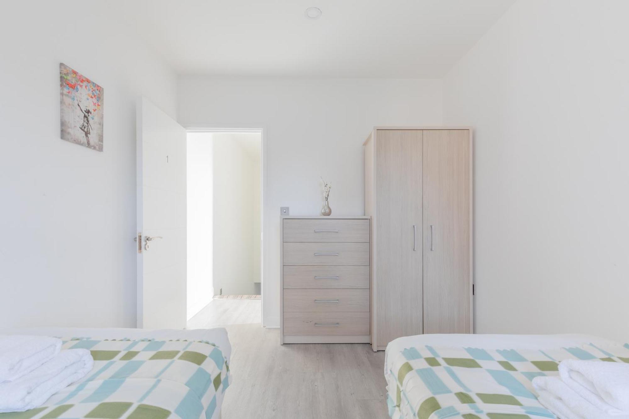 Spacious 3bd Flat Near Airport *