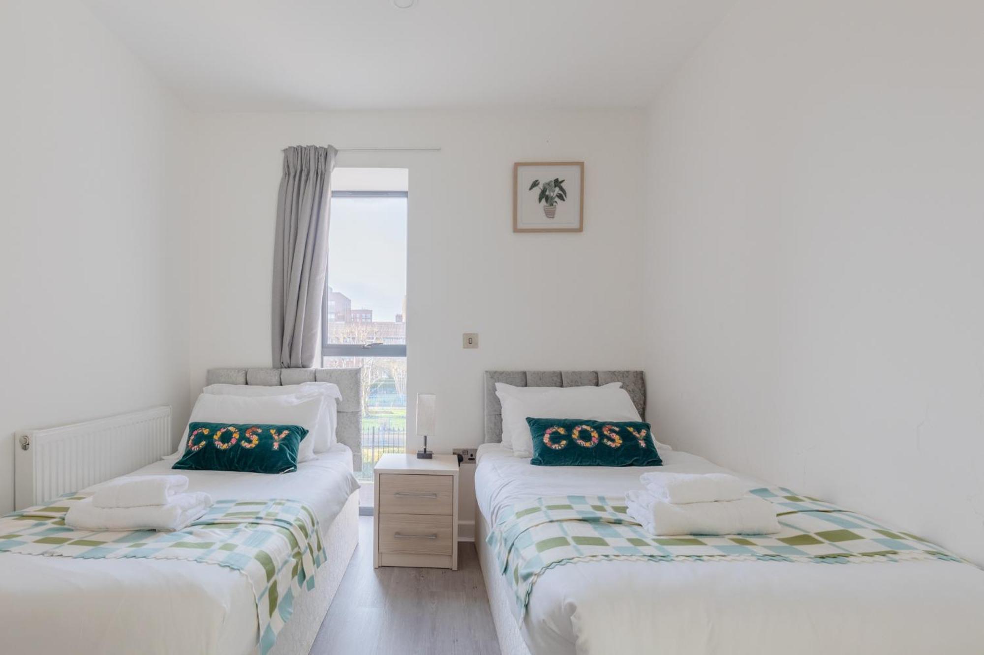 Apartment Spacious 3bd Flat Near Airport *