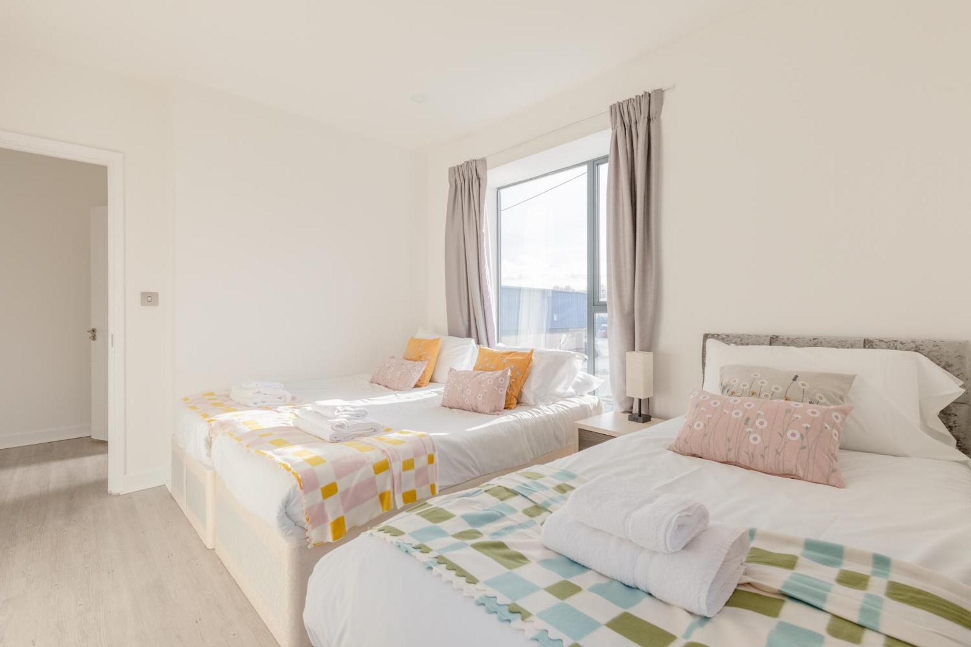 Spacious 3bd Flat Near Airport Apartment London