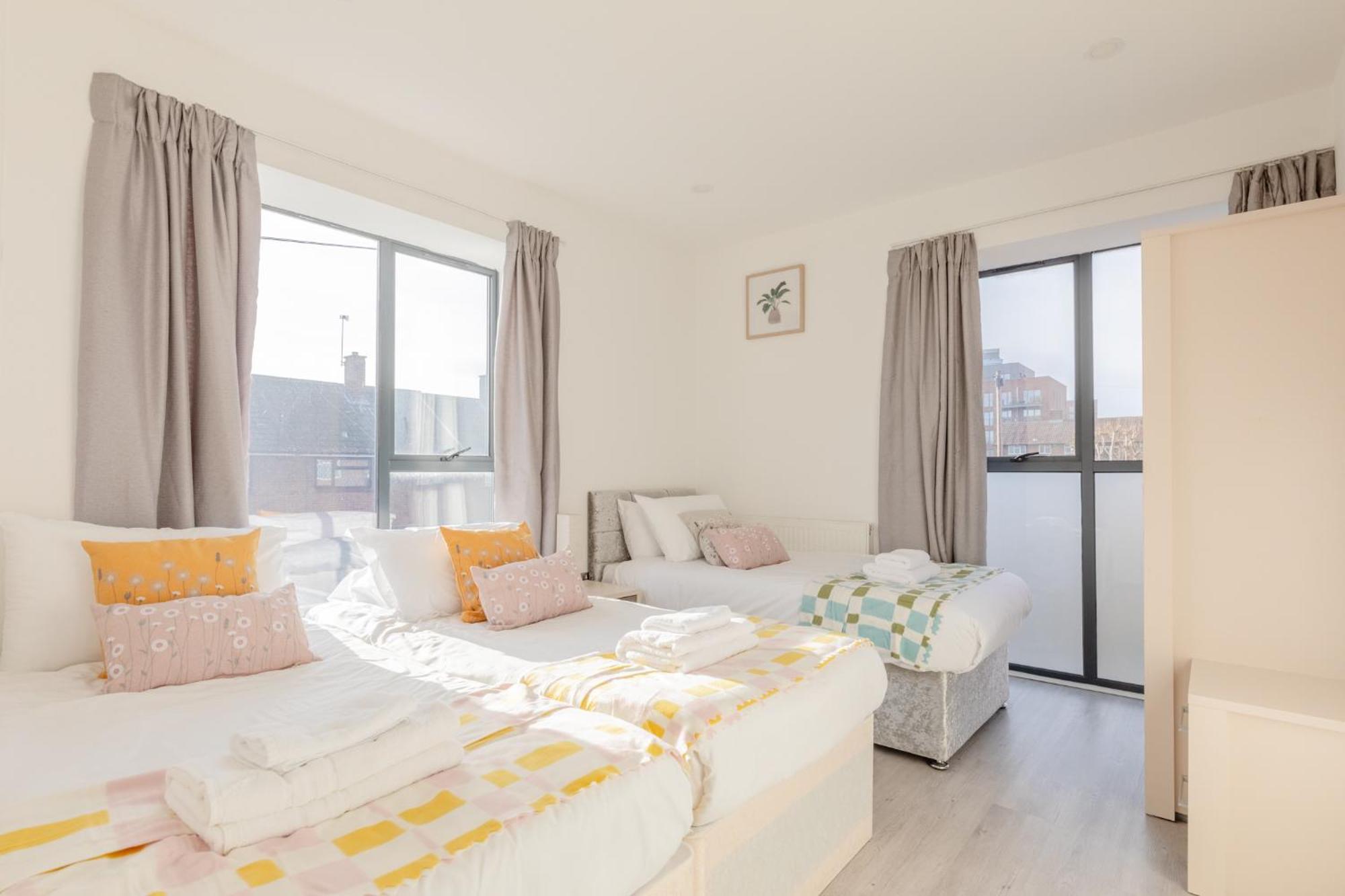 Spacious 3bd Flat Near Airport *