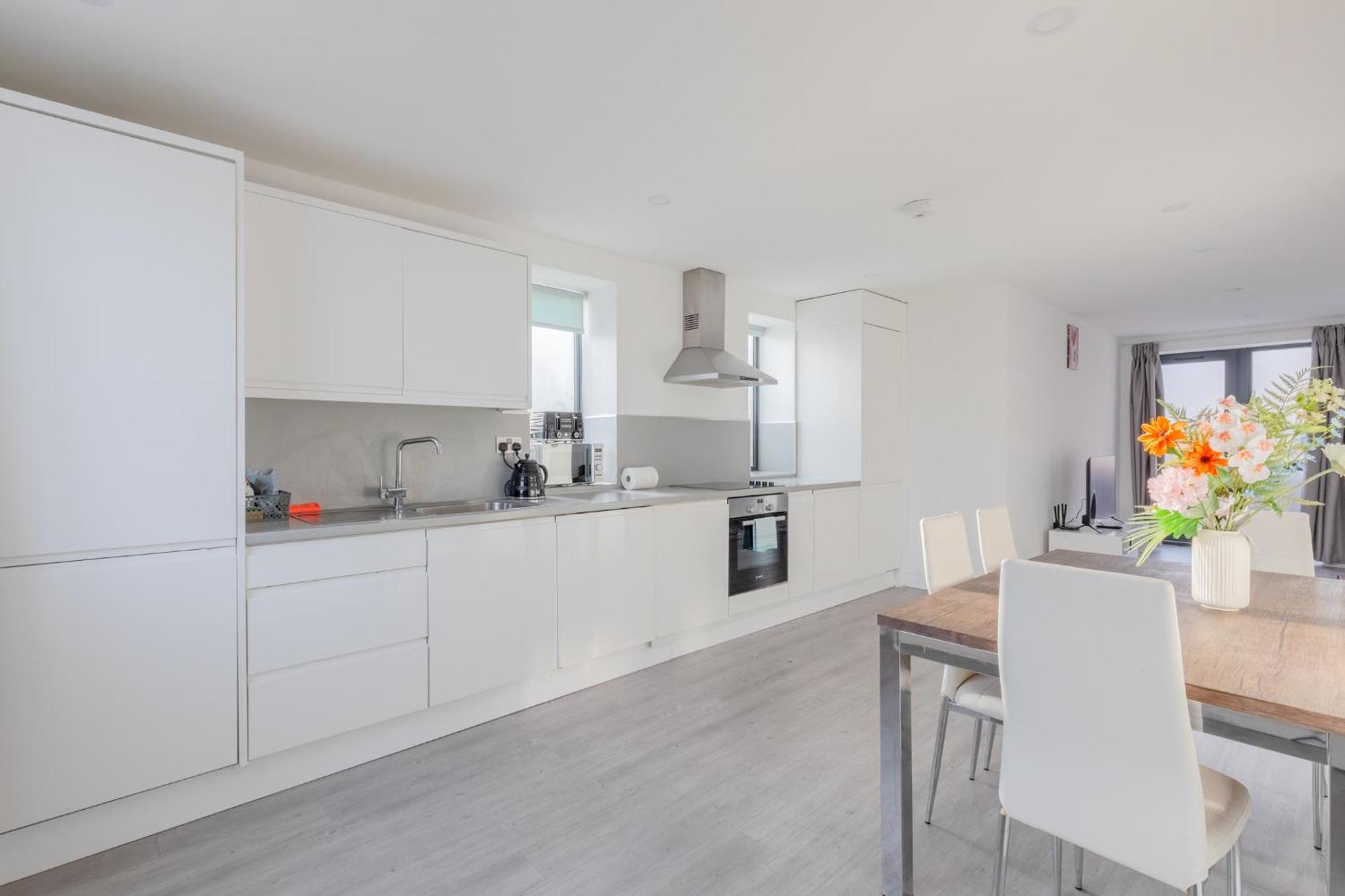 Spacious 3bd Flat Near Airport *