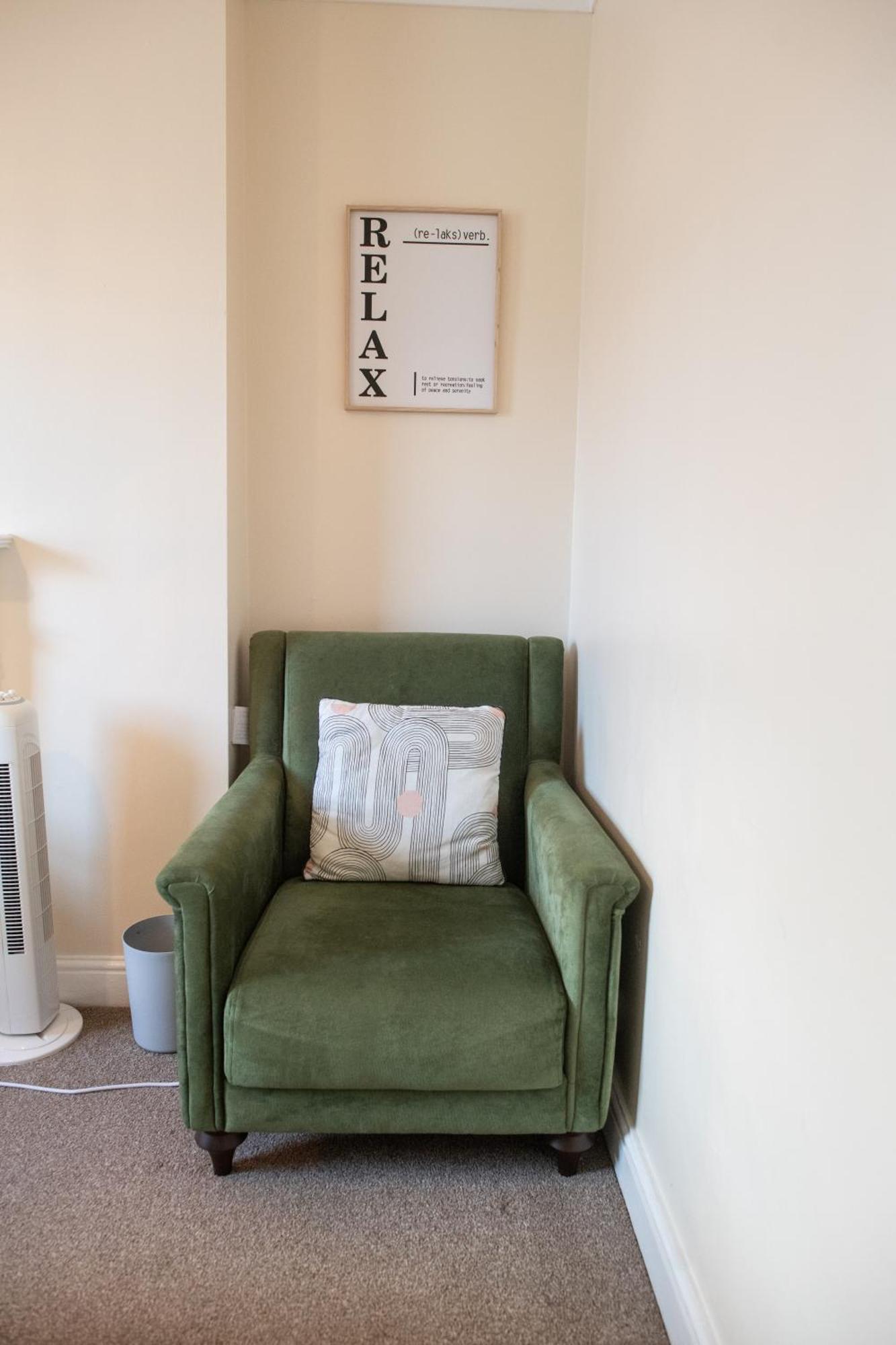 Ample Acton 4-bedroom Flat,ealing, West * London