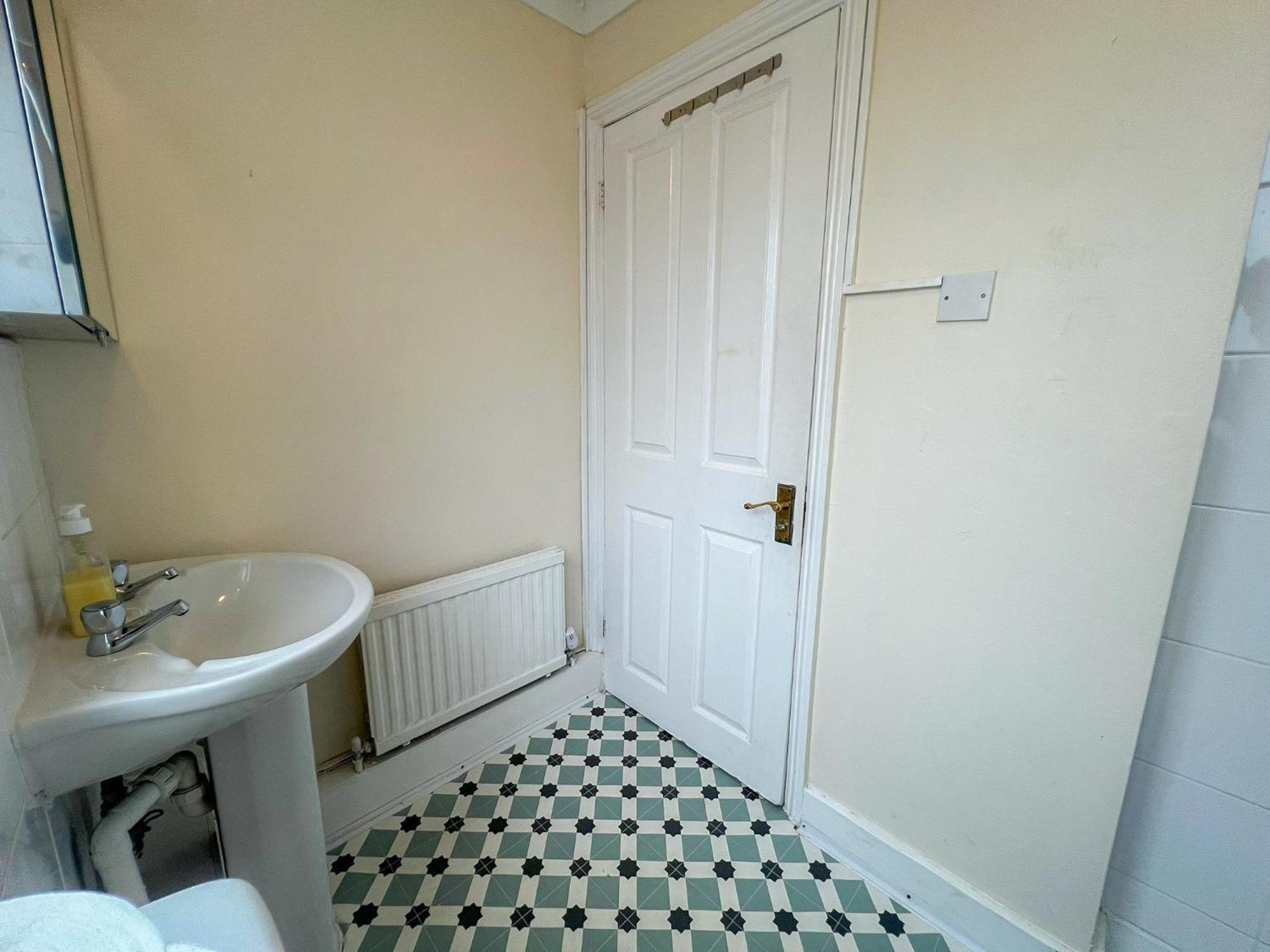 Ample Acton 4-bedroom Flat,ealing, West * London