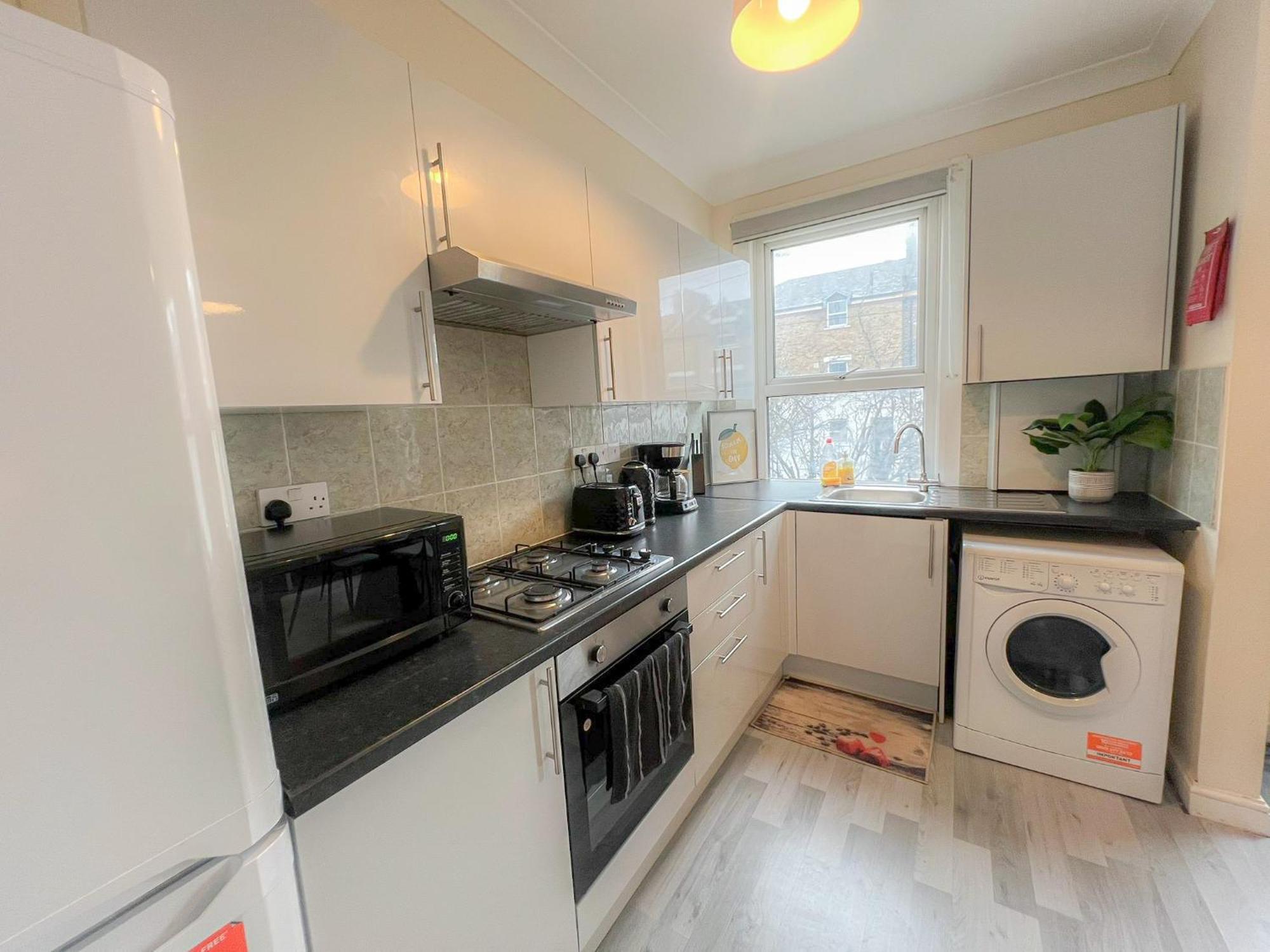 Apartment Ample Acton 4-bedroom Flat,ealing, West