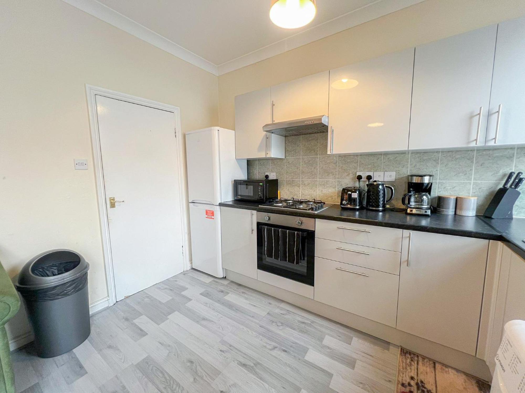 Ample Acton 4-bedroom Flat,ealing, West London
