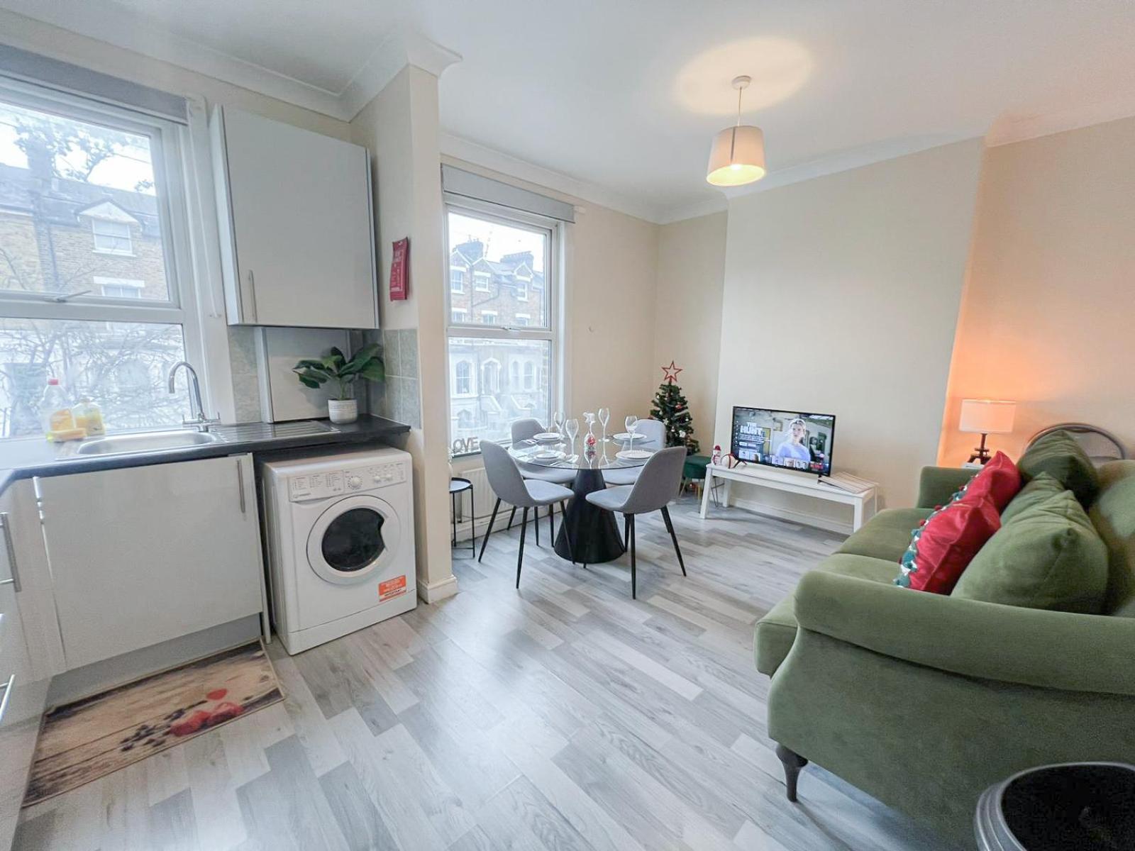 Ample Acton 4-bedroom Flat,ealing, West Apartment