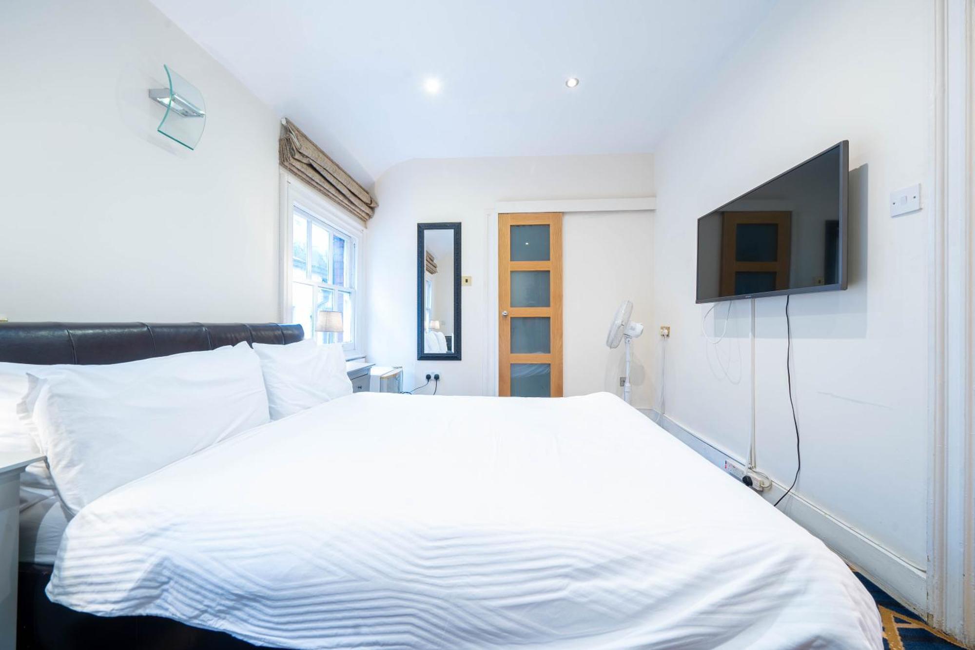 Hyde Park & 3* London