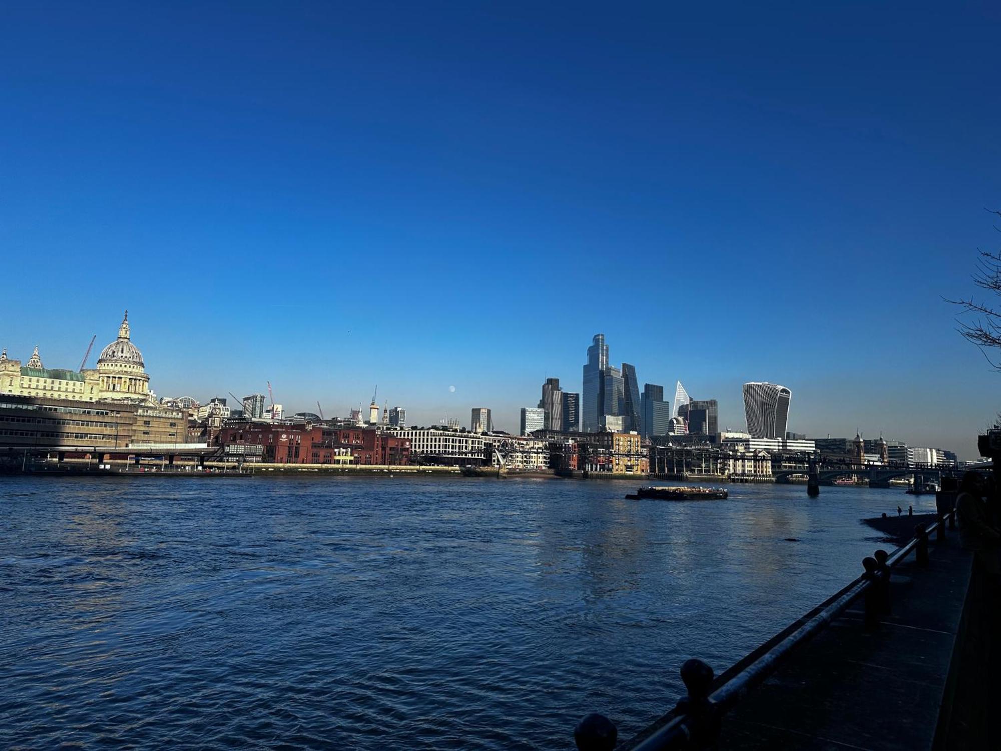 In Overview Thames Gasthof London