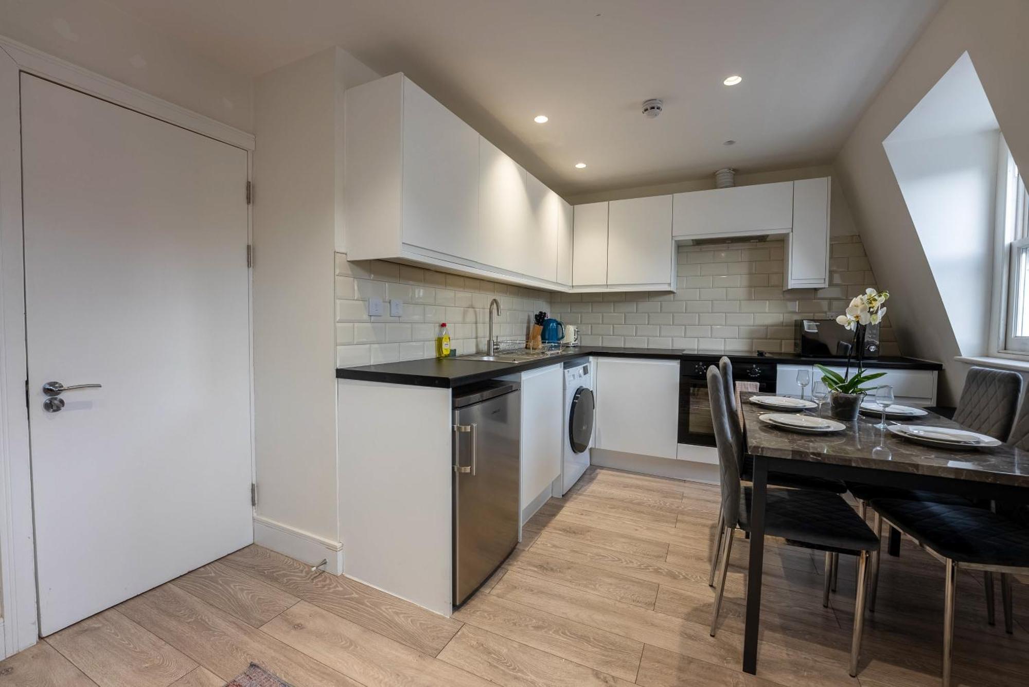 Home-like 1-br Flat In Victoria Apartment