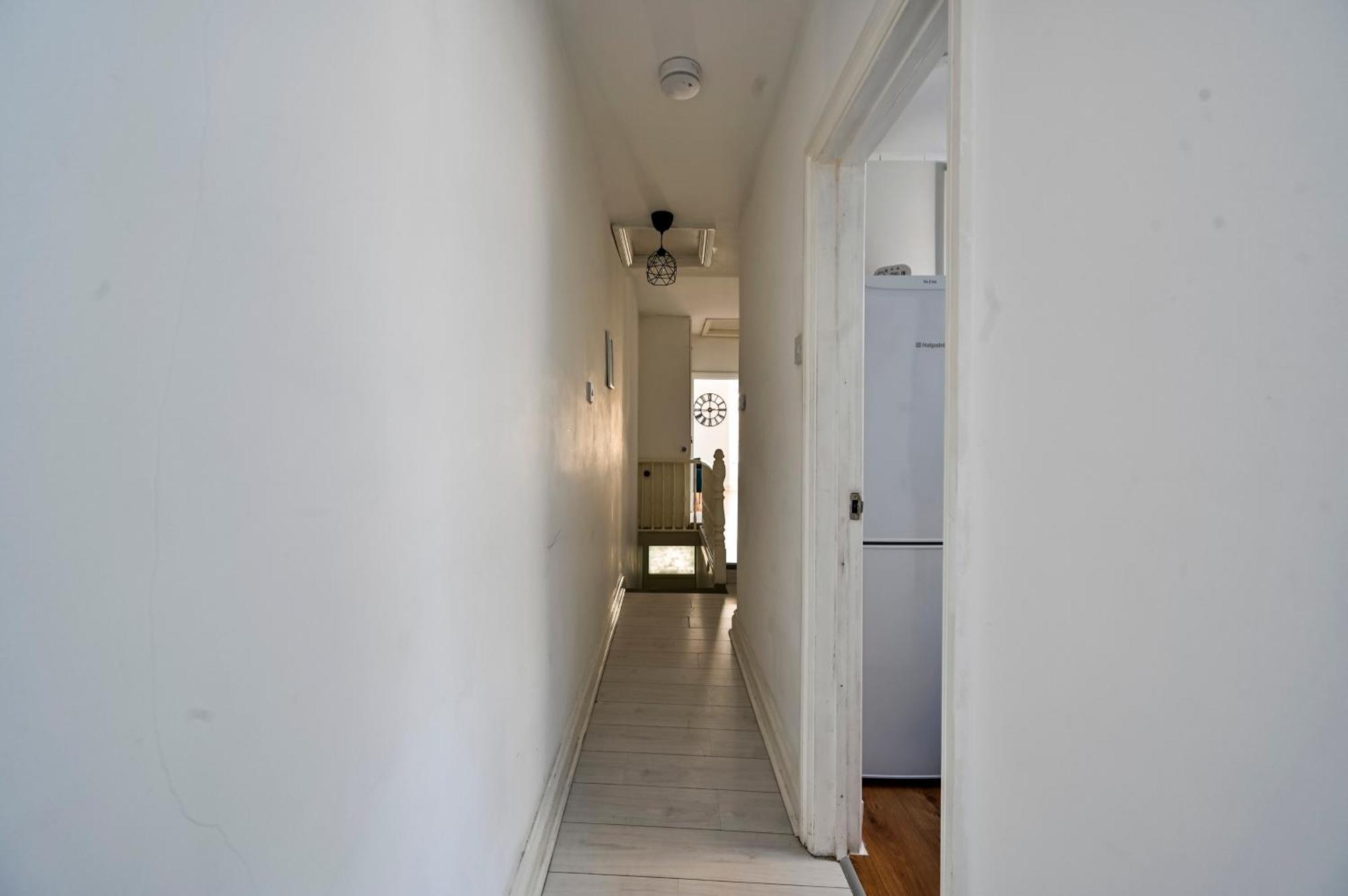 2-bed, Sleeps 8 In Leyton E10, Near Stratford London