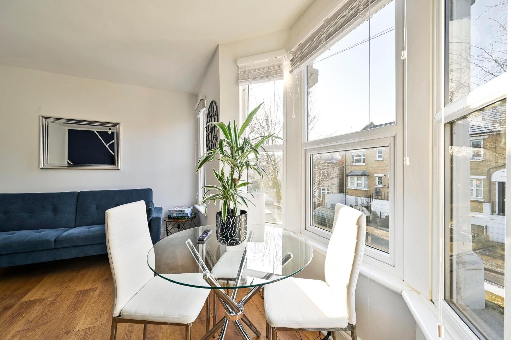 Apartment 2-bed, Sleeps 8 In Leyton E10, Near Stratford *