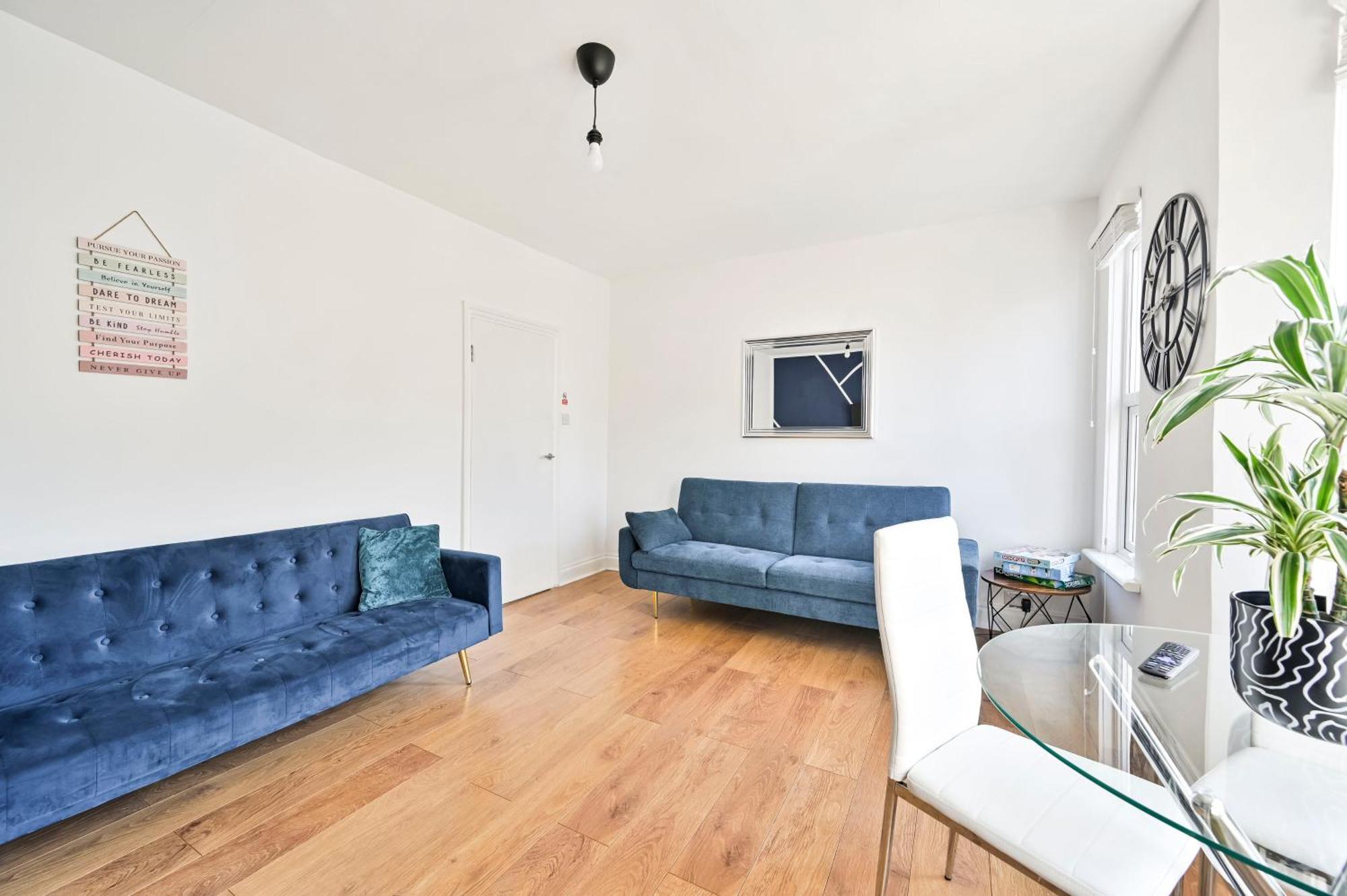 Apartment 2-bed, Sleeps 8 In Leyton E10, Near Stratford