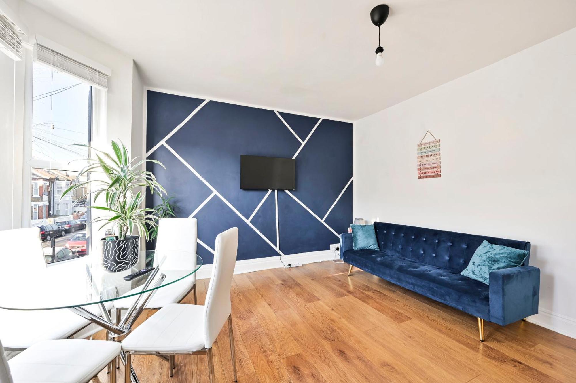 2-bed, Sleeps 8 In Leyton E10, Near Stratford London