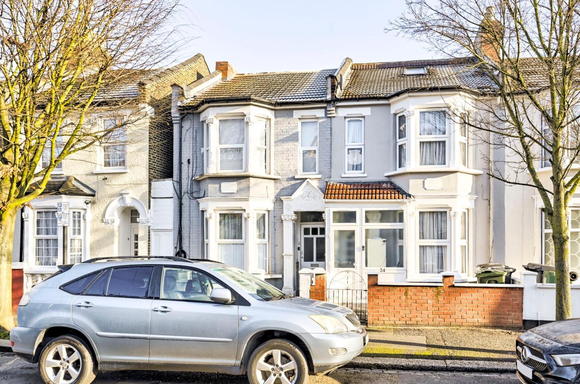 Apartment 2-bed, Sleeps 8 In Leyton E10, Near Stratford London