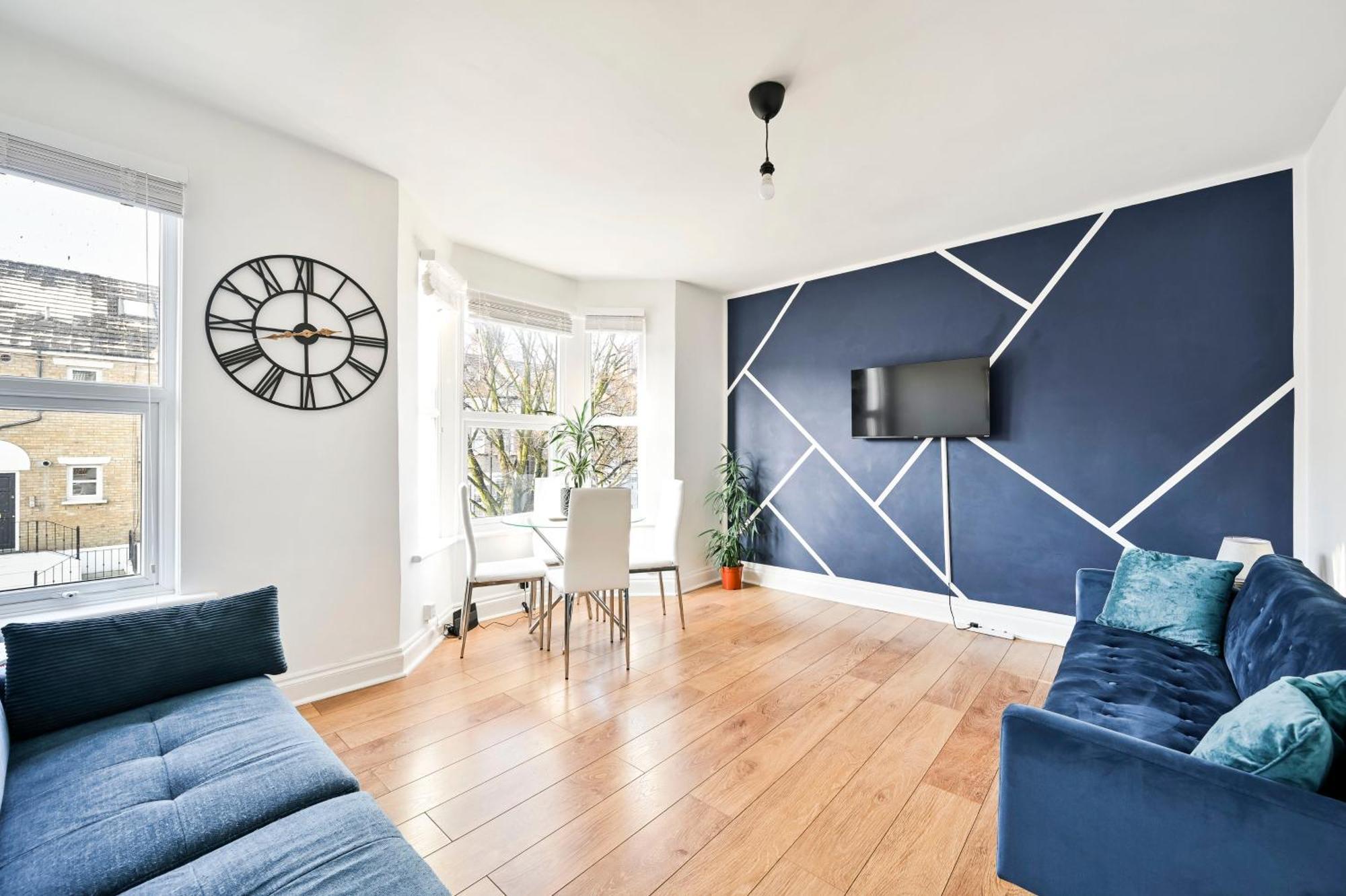 Apartment 2-bed, Sleeps 8 In Leyton E10, Near Stratford