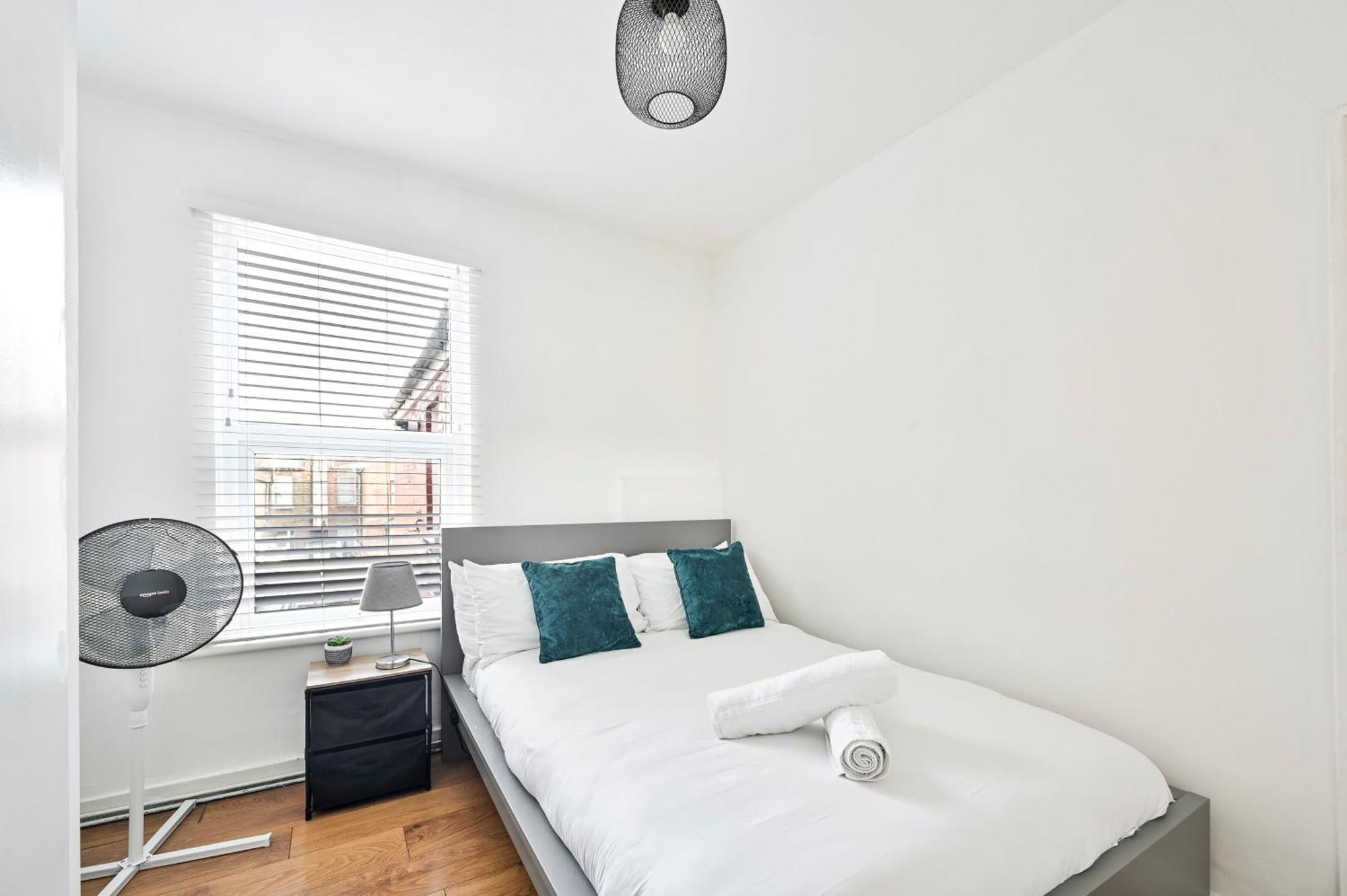 2-bed, Sleeps 8 In Leyton E10, Near Stratford London