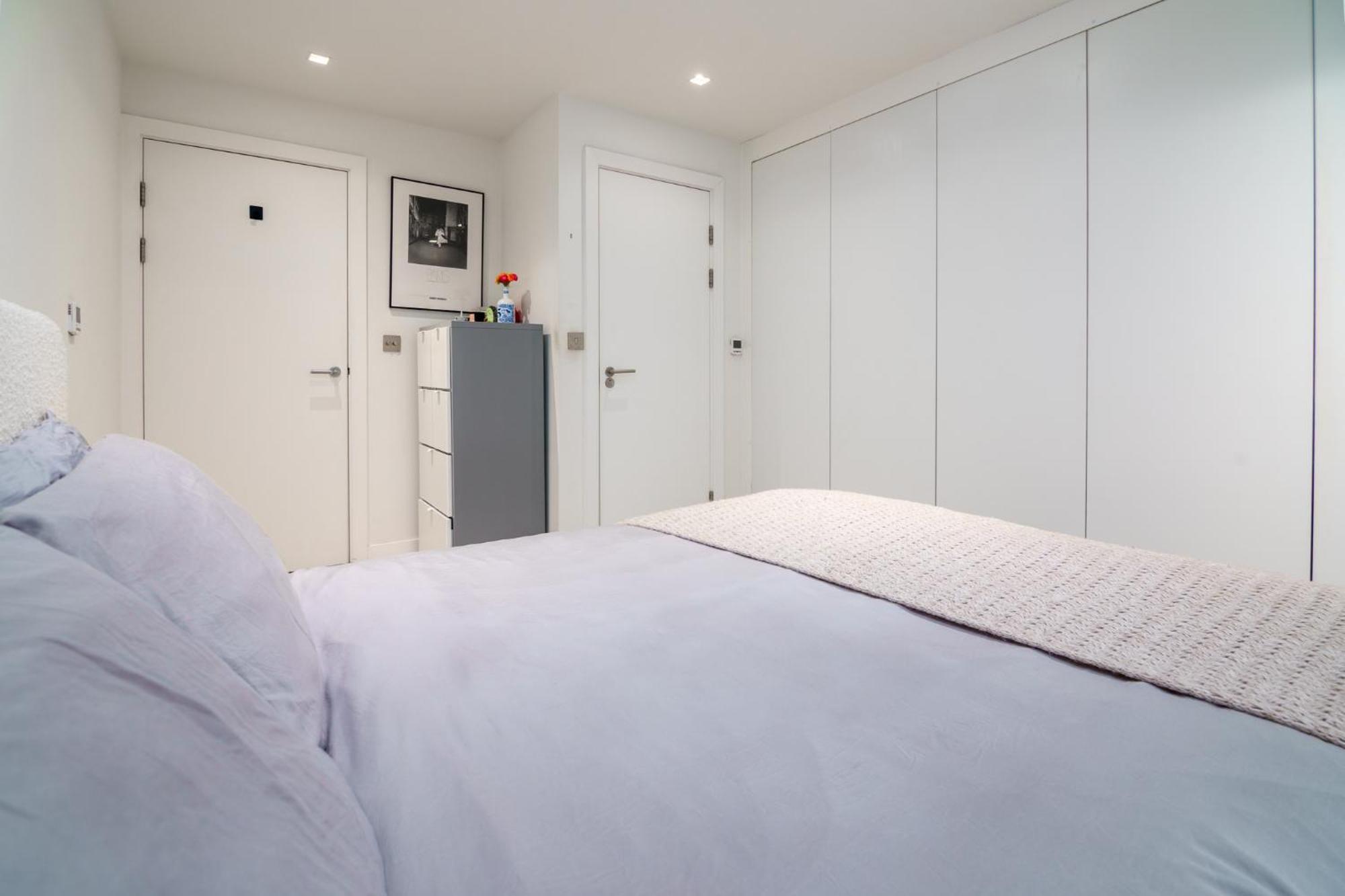 Elegant 2bd Flat Near Old Street, *