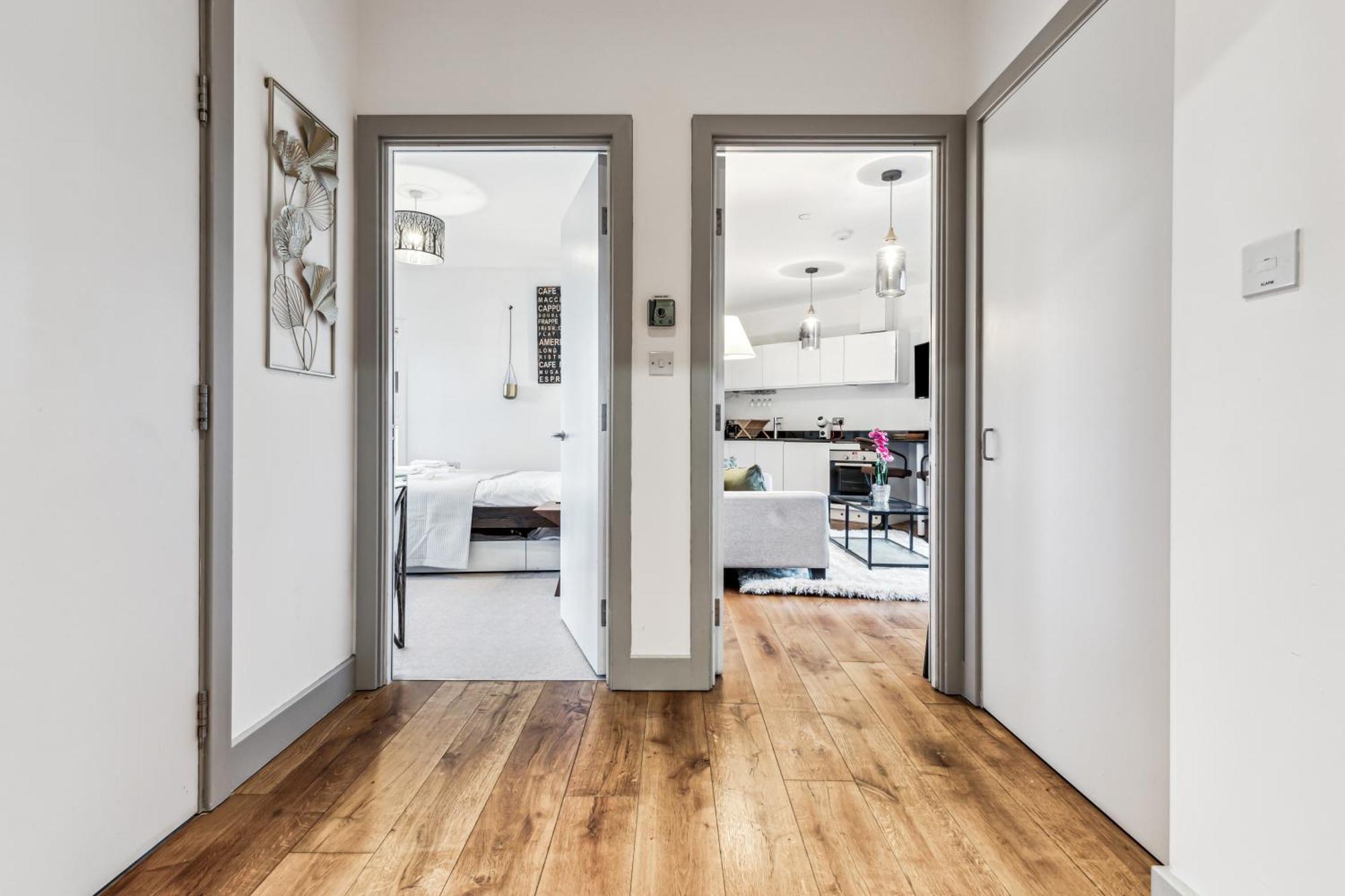 Modern Designed 2 Bed Penthouse Sleeps Five Apartment