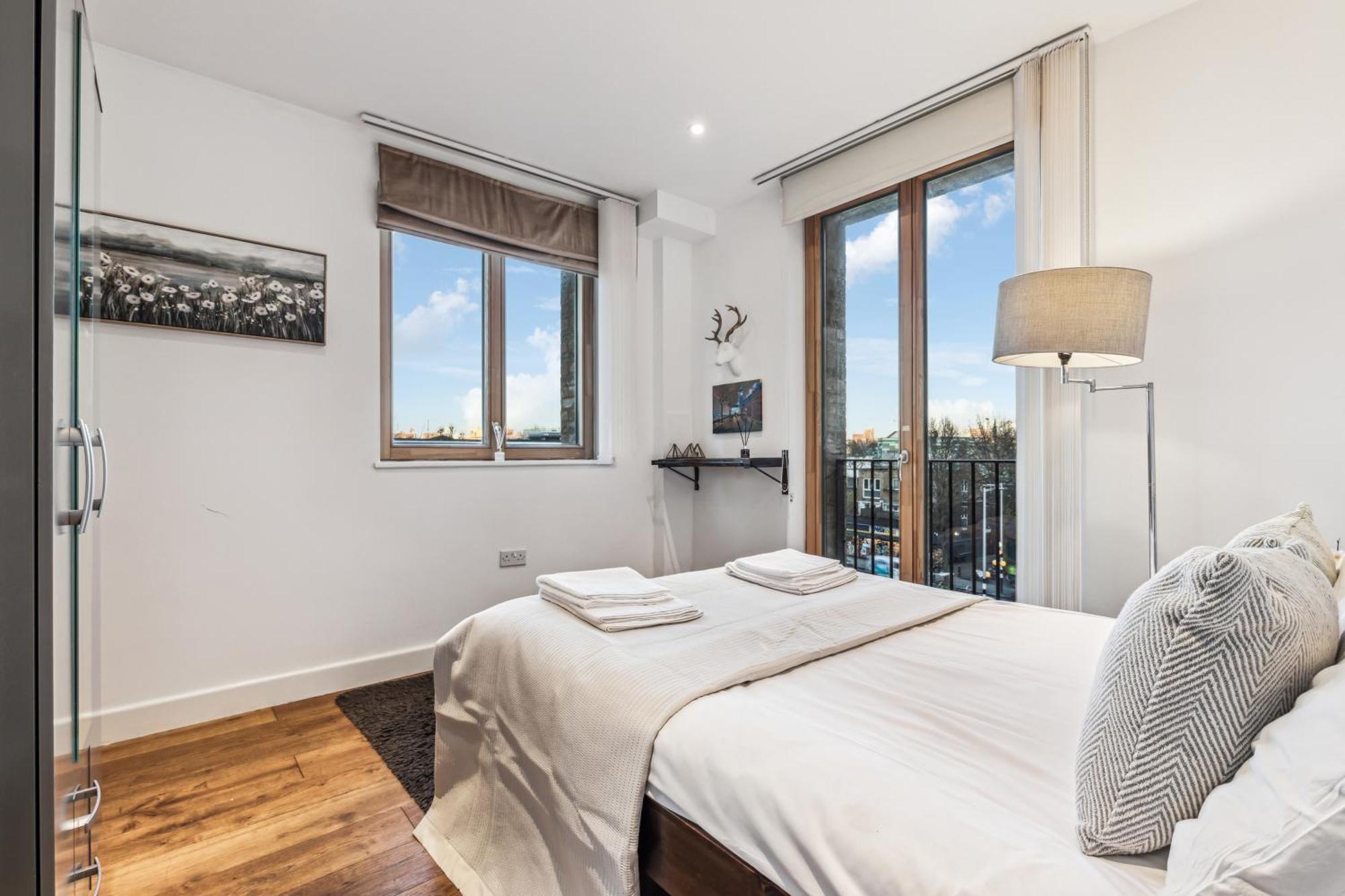 Modern Designed 2 Bed Penthouse Sleeps Five Apartment