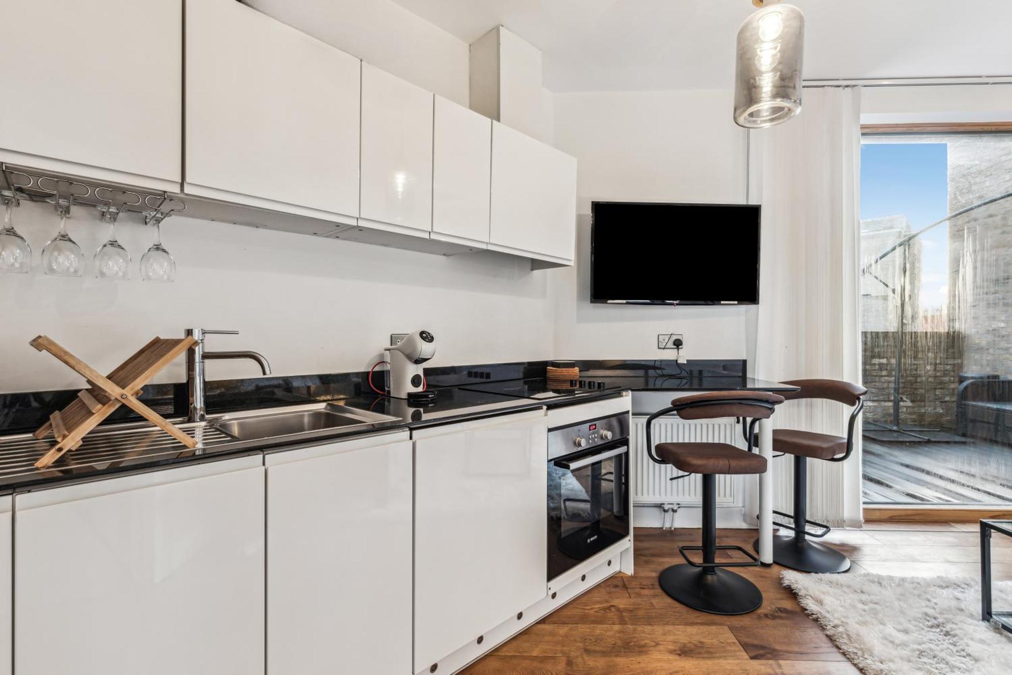 Modern Designed 2 Bed Penthouse Sleeps Five Apartment London