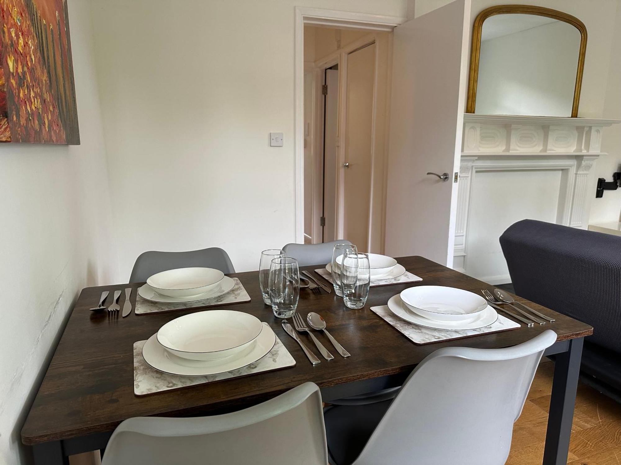 Quiet Residential Area Modern And Cozy Two Bed In Hampstead Apartment *