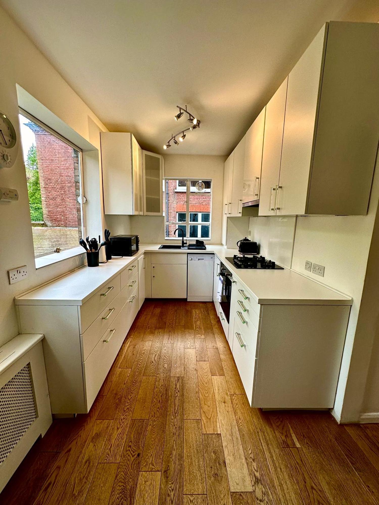 Quiet Residential Area Modern And Cozy Two Bed In Hampstead London