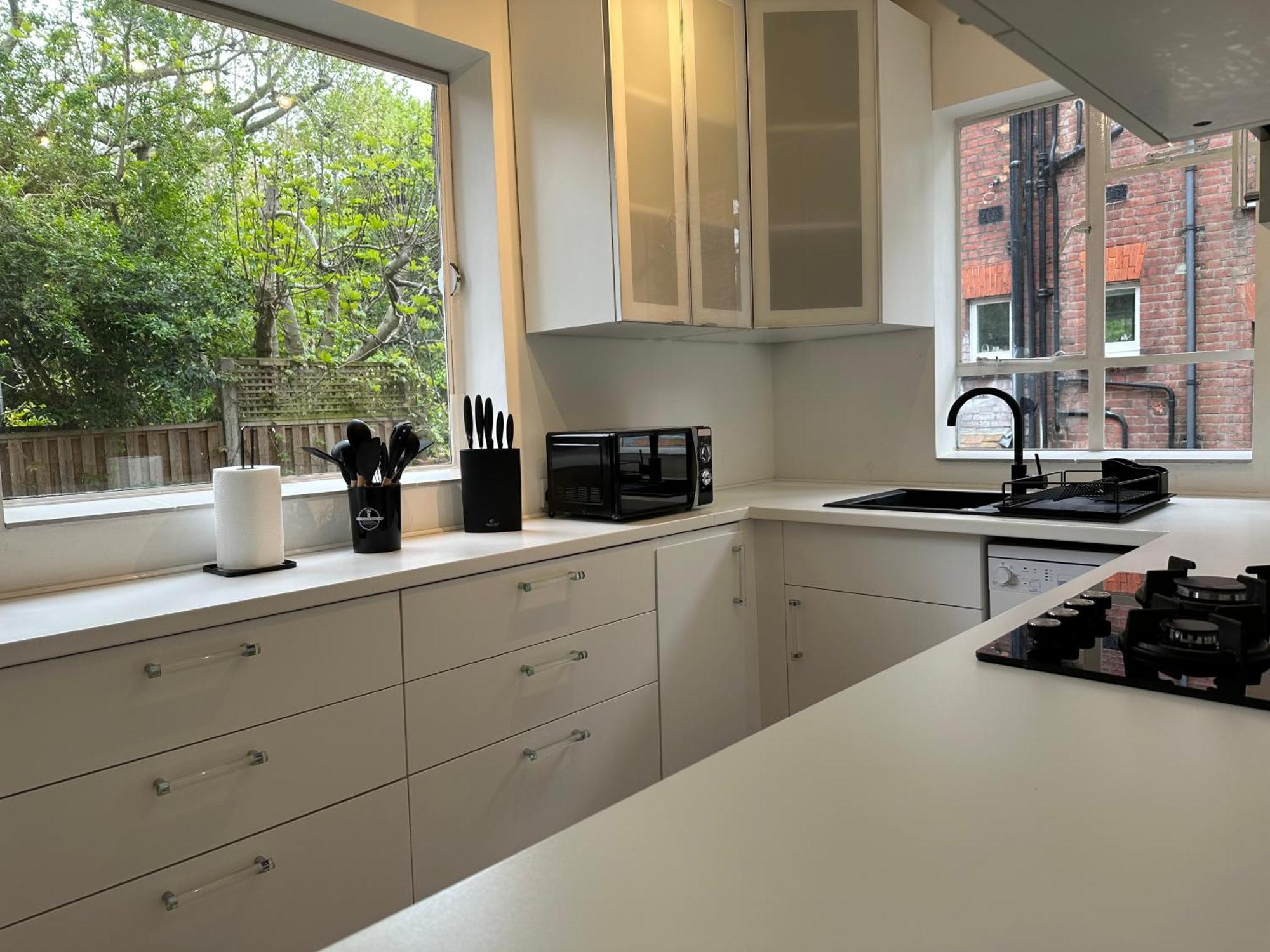 Quiet Residential Area Modern And Cozy Two Bed In Hampstead Apartment *