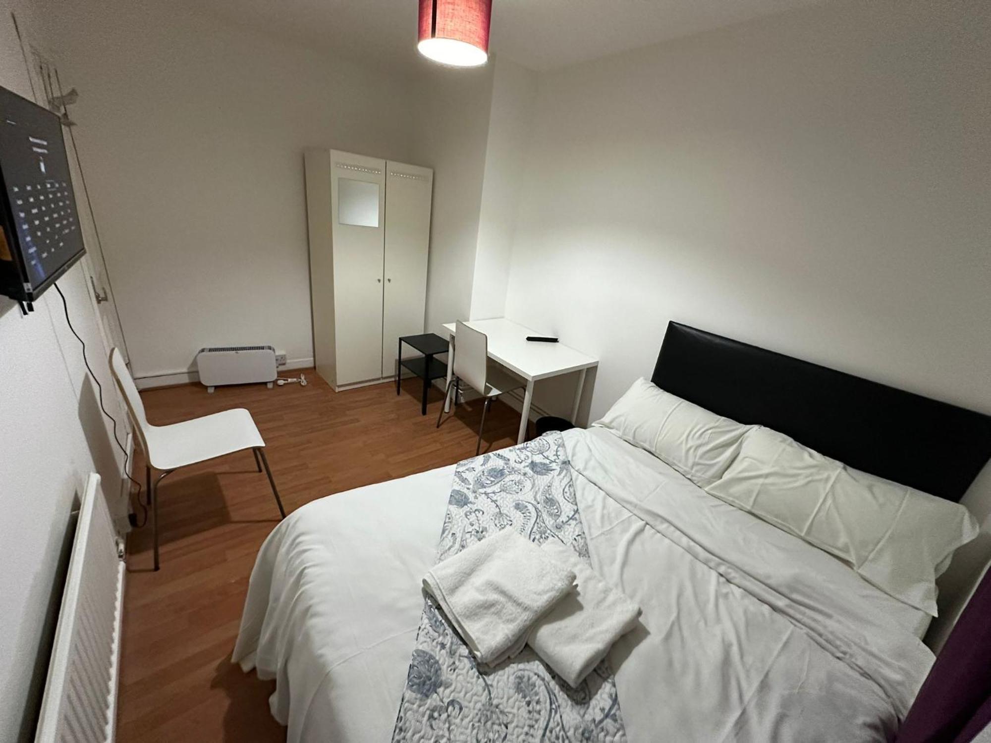 In Tower Bridge Minutes Walk From Bethnal Green, Free Wifi Londen