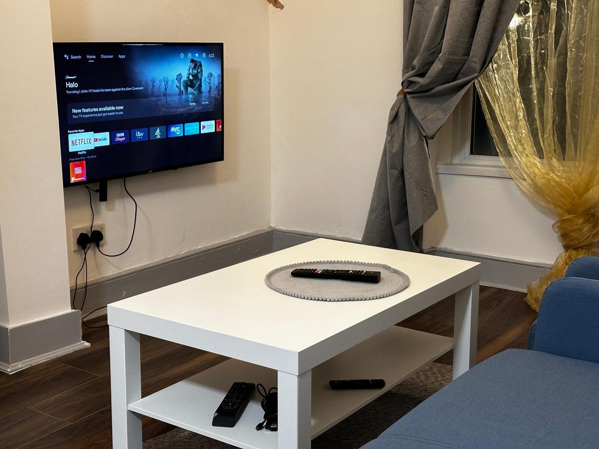 Mileend 4 Large Master Bedroom Homestay *