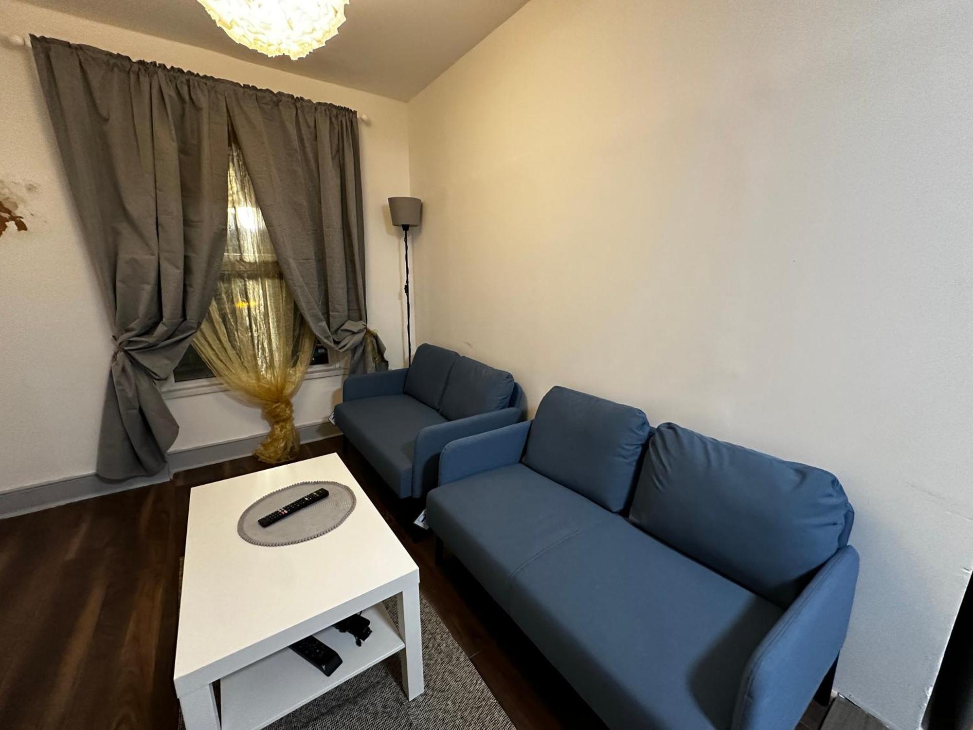 Homestay Mileend 4 Large Master Bedroom *