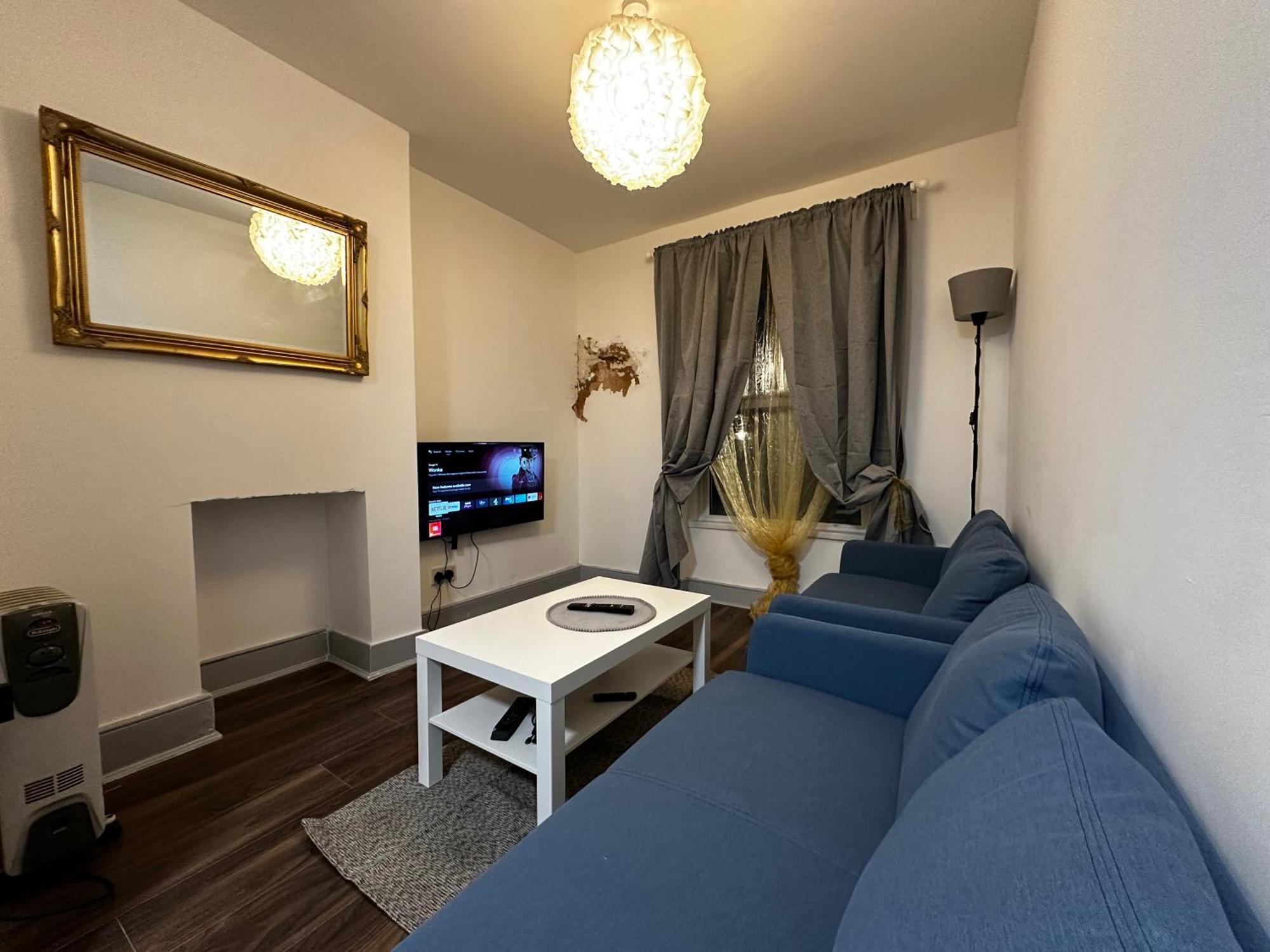 Mileend 4 Large Master Bedroom Homestay