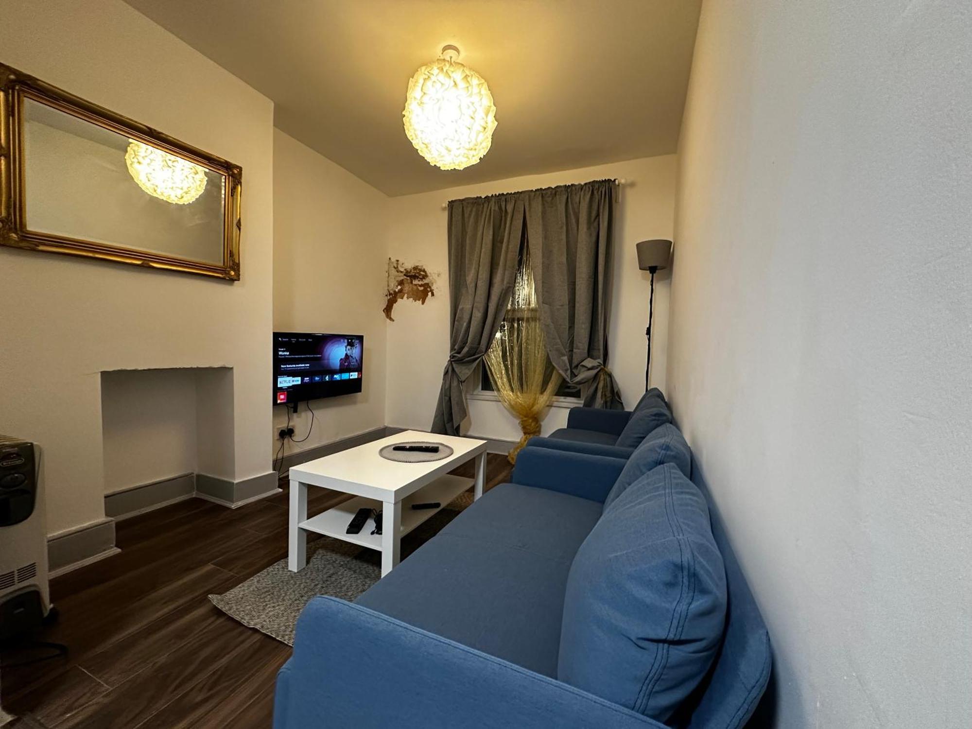 Mileend 4 Large Master Bedroom Homestay