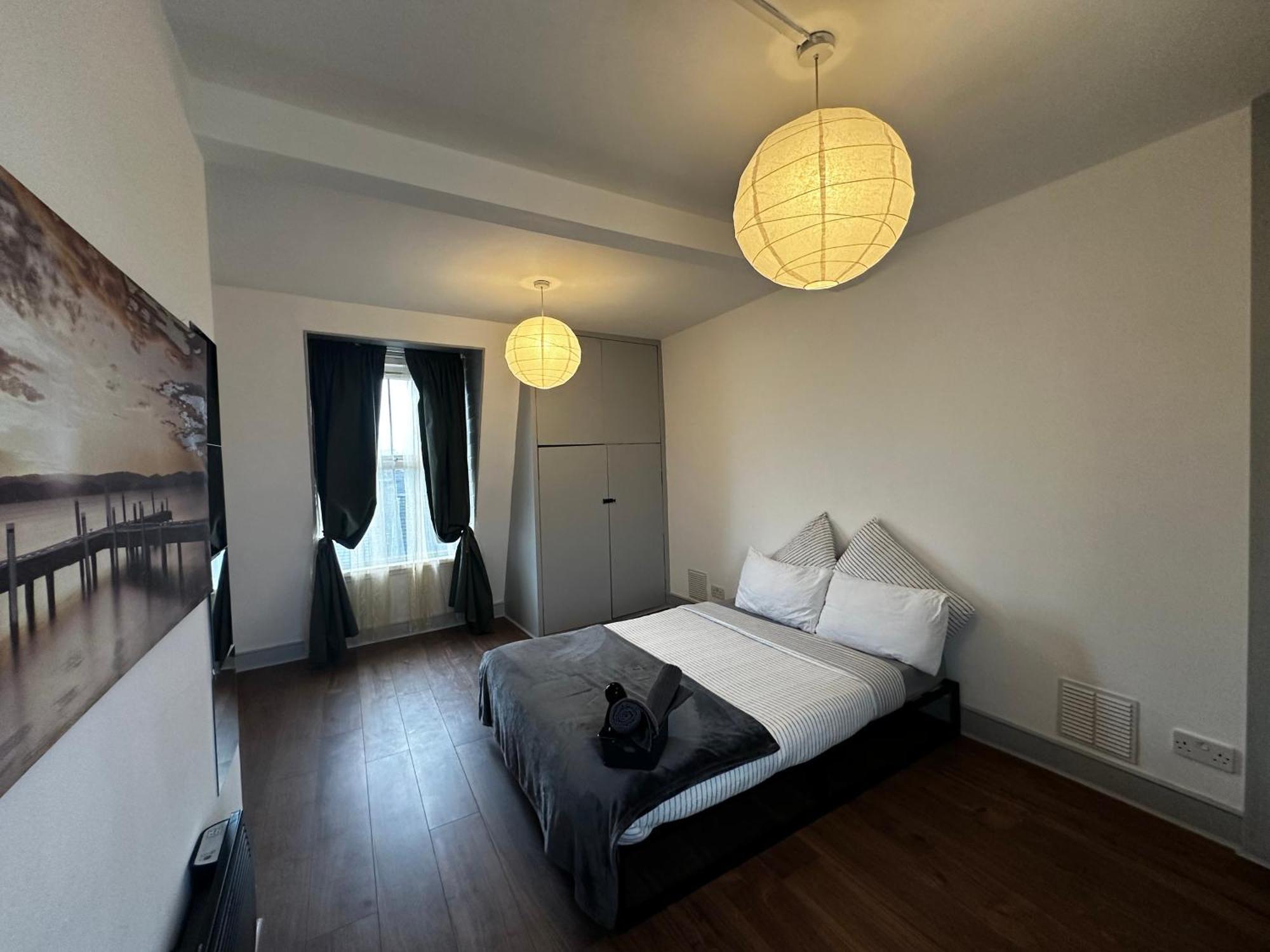 Homestay Mileend 4 Large Master Bedroom *