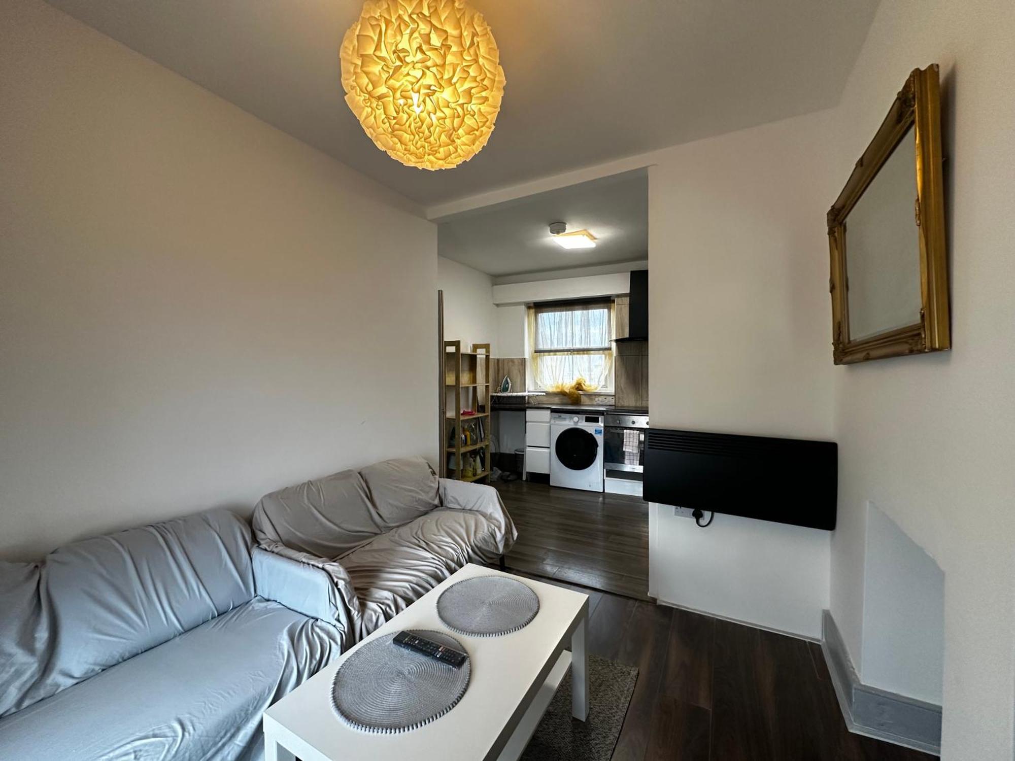 Mileend 4 Large Master Bedroom Homestay