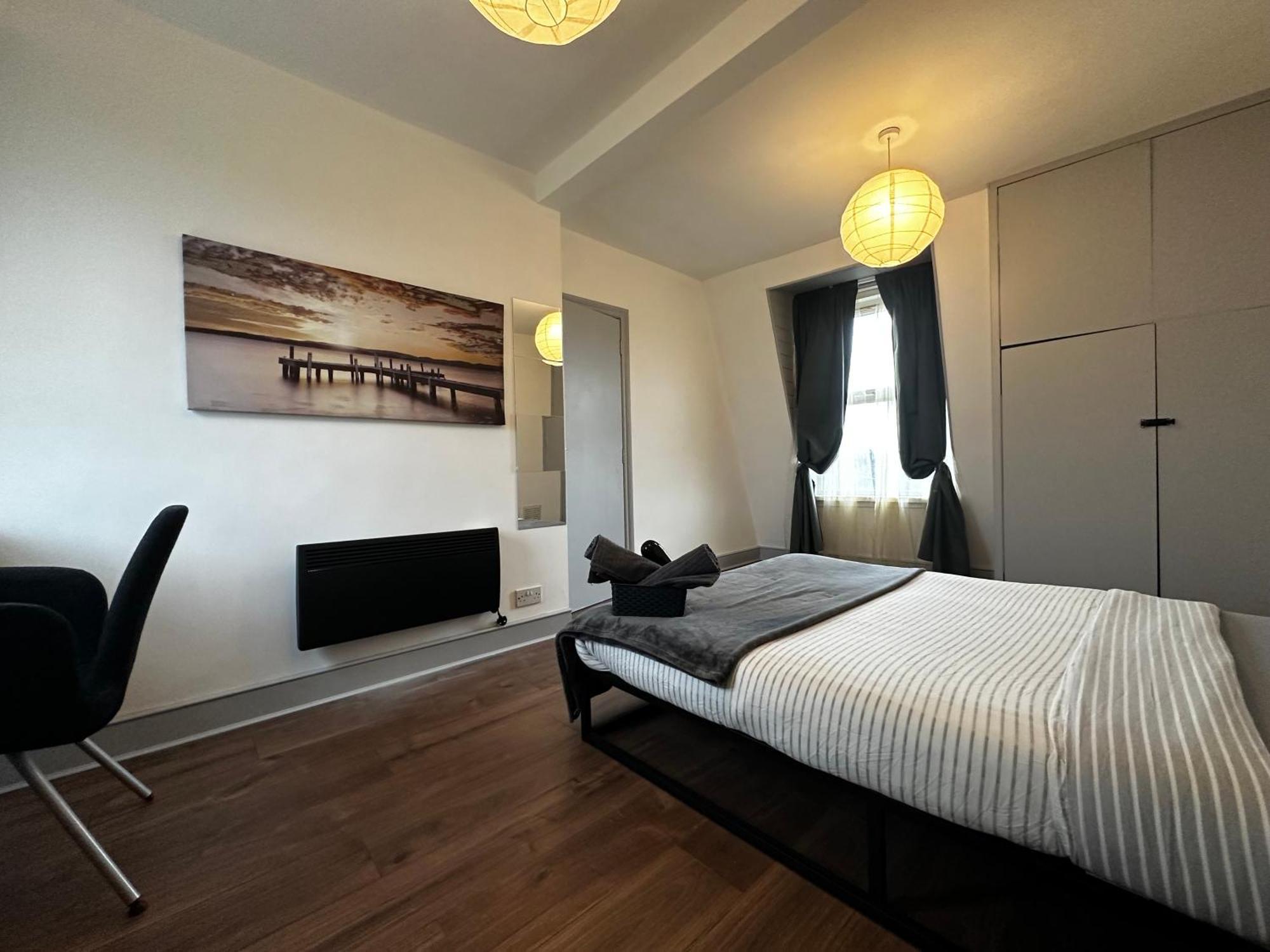 Homestay Mileend 4 Large Master Bedroom