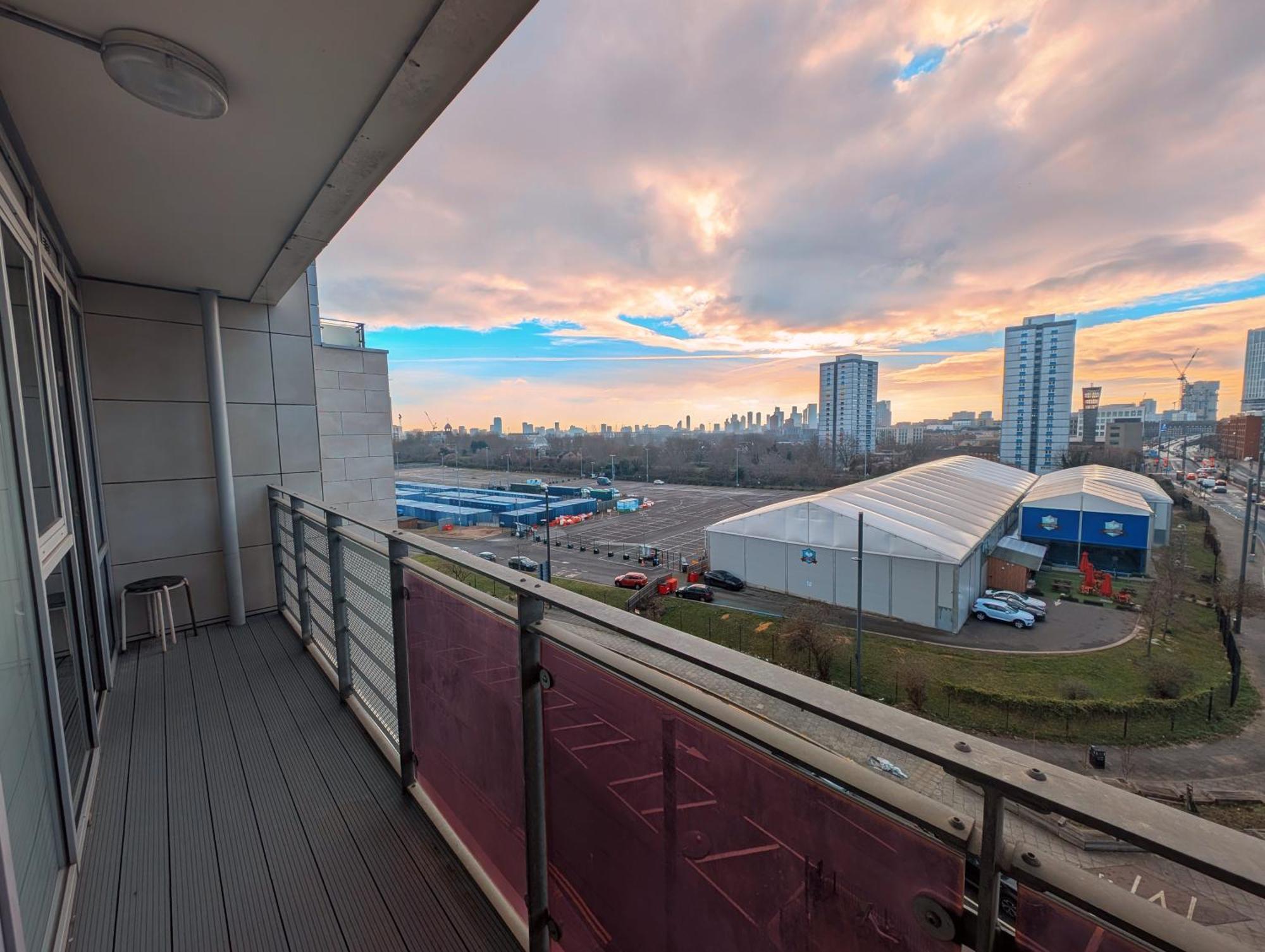 Apartment Giogio - Comfortable Stratford Flat With Stunning Views London