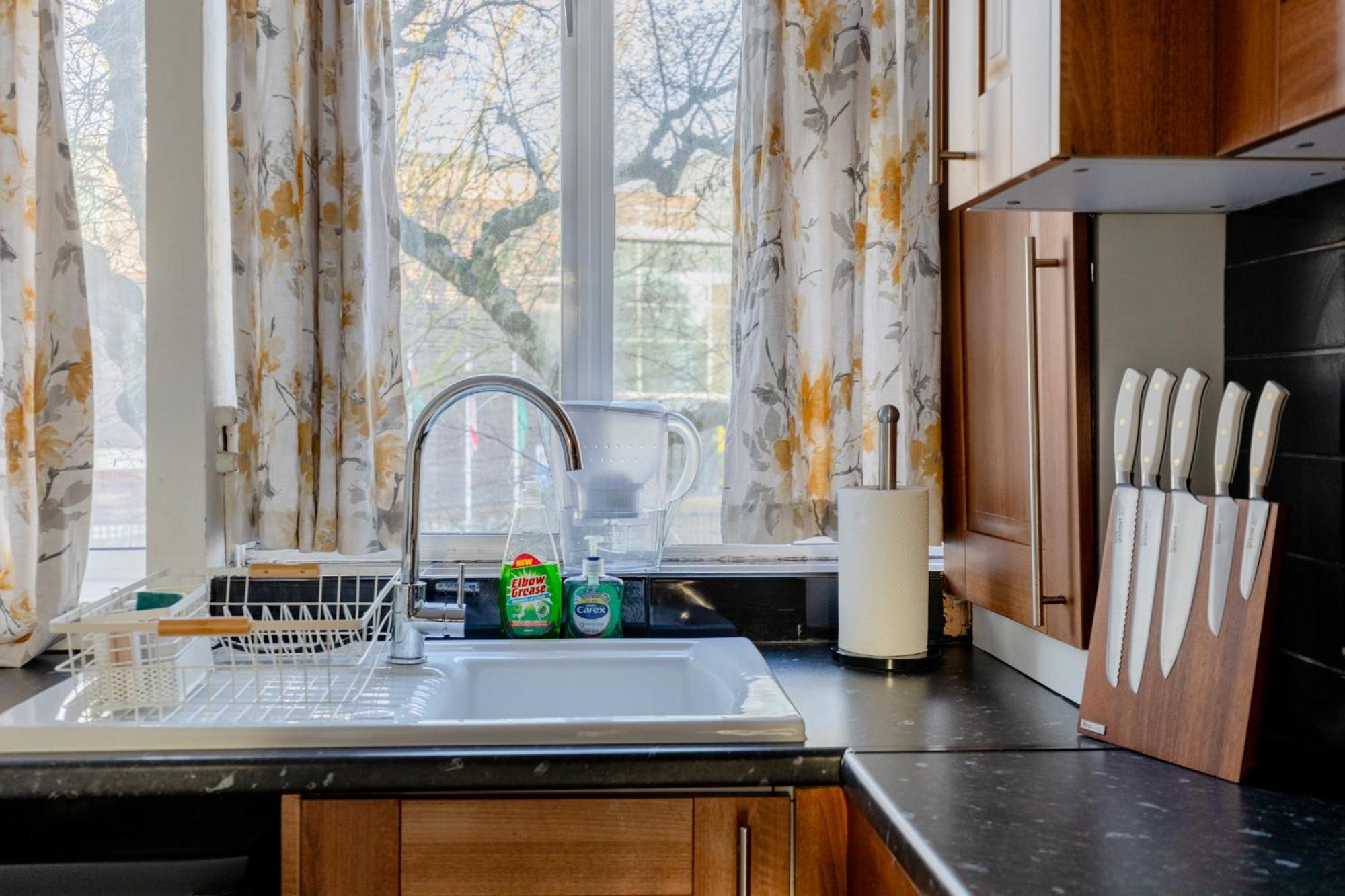 Quaint 1bd Flat With Balcony In Maida Vale Apartment
