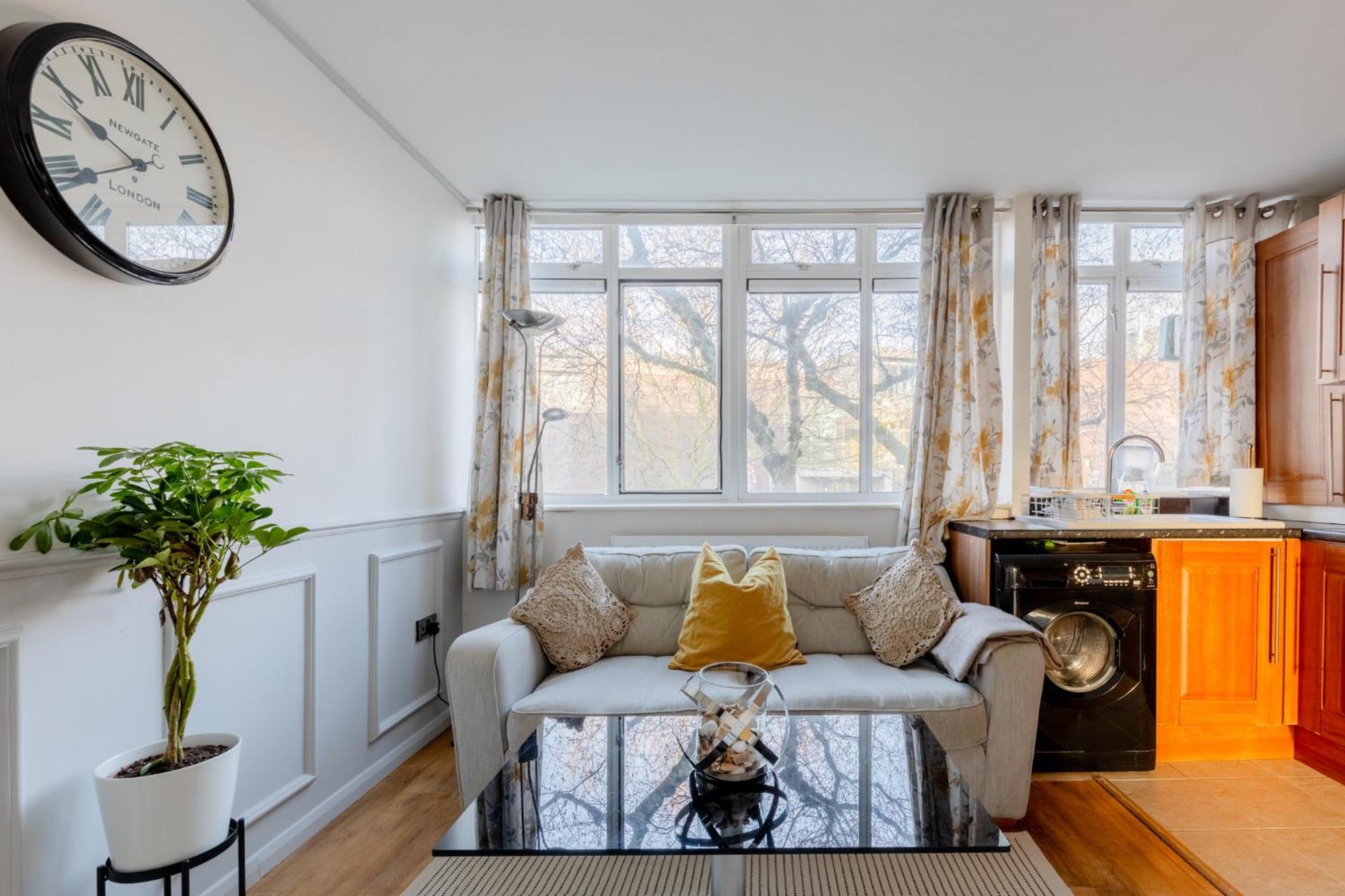 Quaint 1bd Flat With Balcony In Maida Vale *