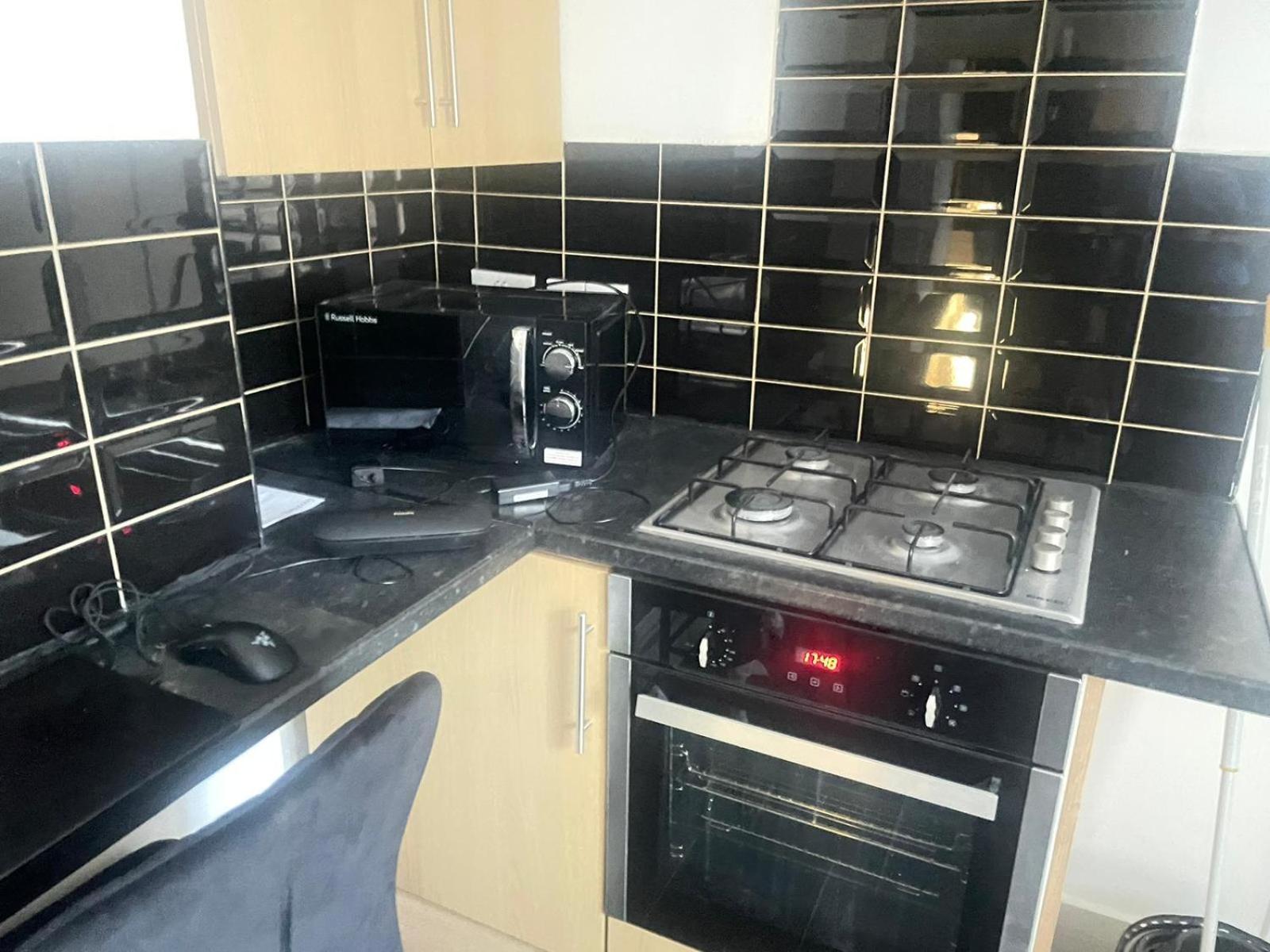 Nunhead 5mins Walk To Metro *