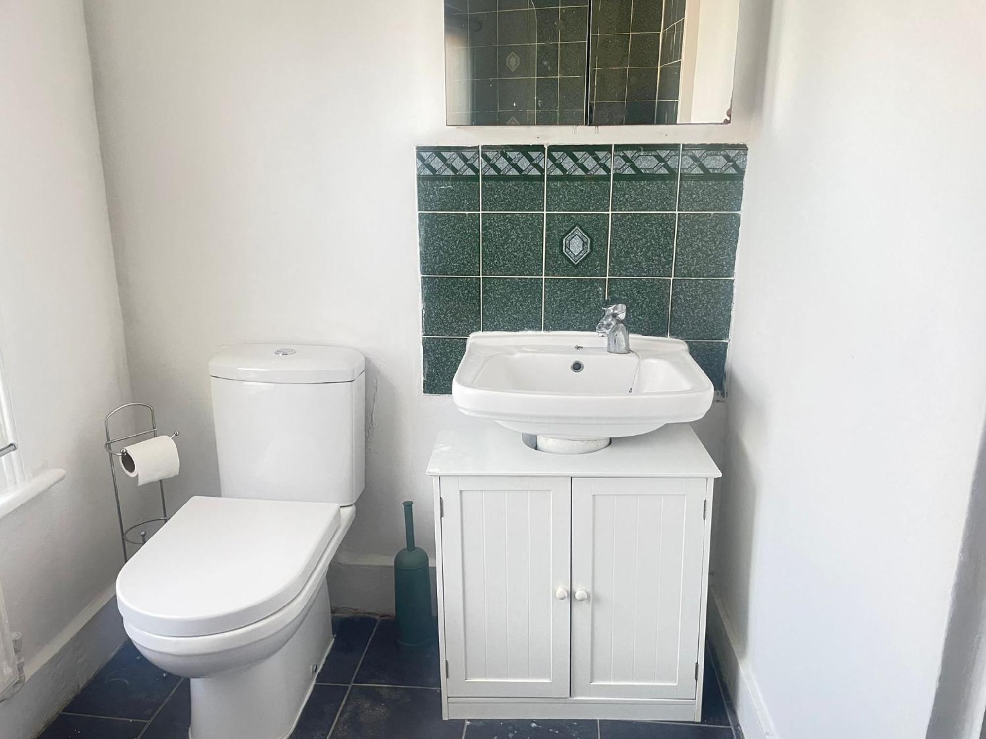 Nunhead 5mins Walk To Metro *