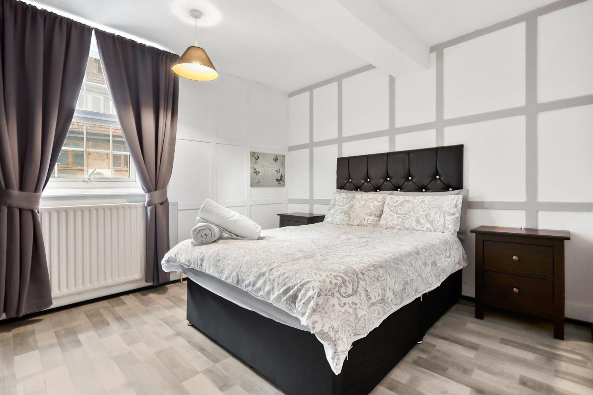 Private Bedroom Near Tower Bridge, Comfortable With Shared Amenities! * London