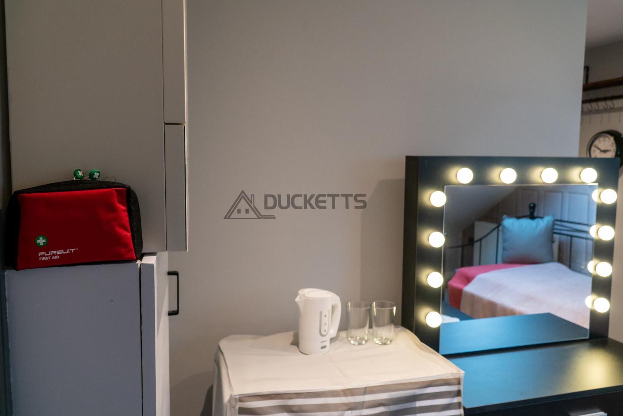 Elegance Suits 20 Minutes To London