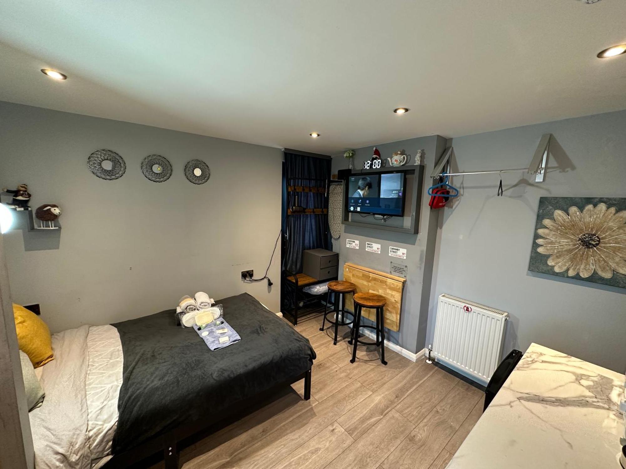 Bed & Breakfast Elegance Suits 20 Minutes To London
