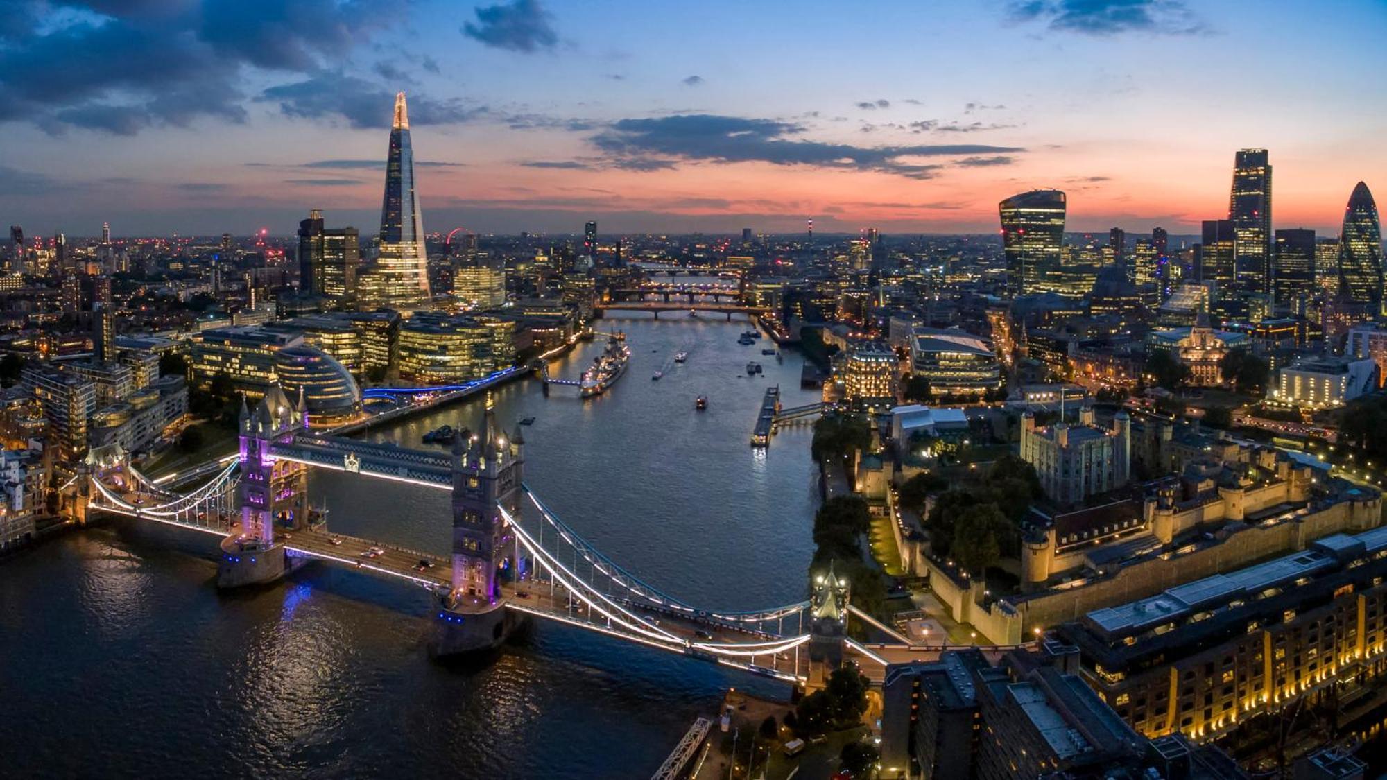 Elegance Suits 20 Minutes To * London