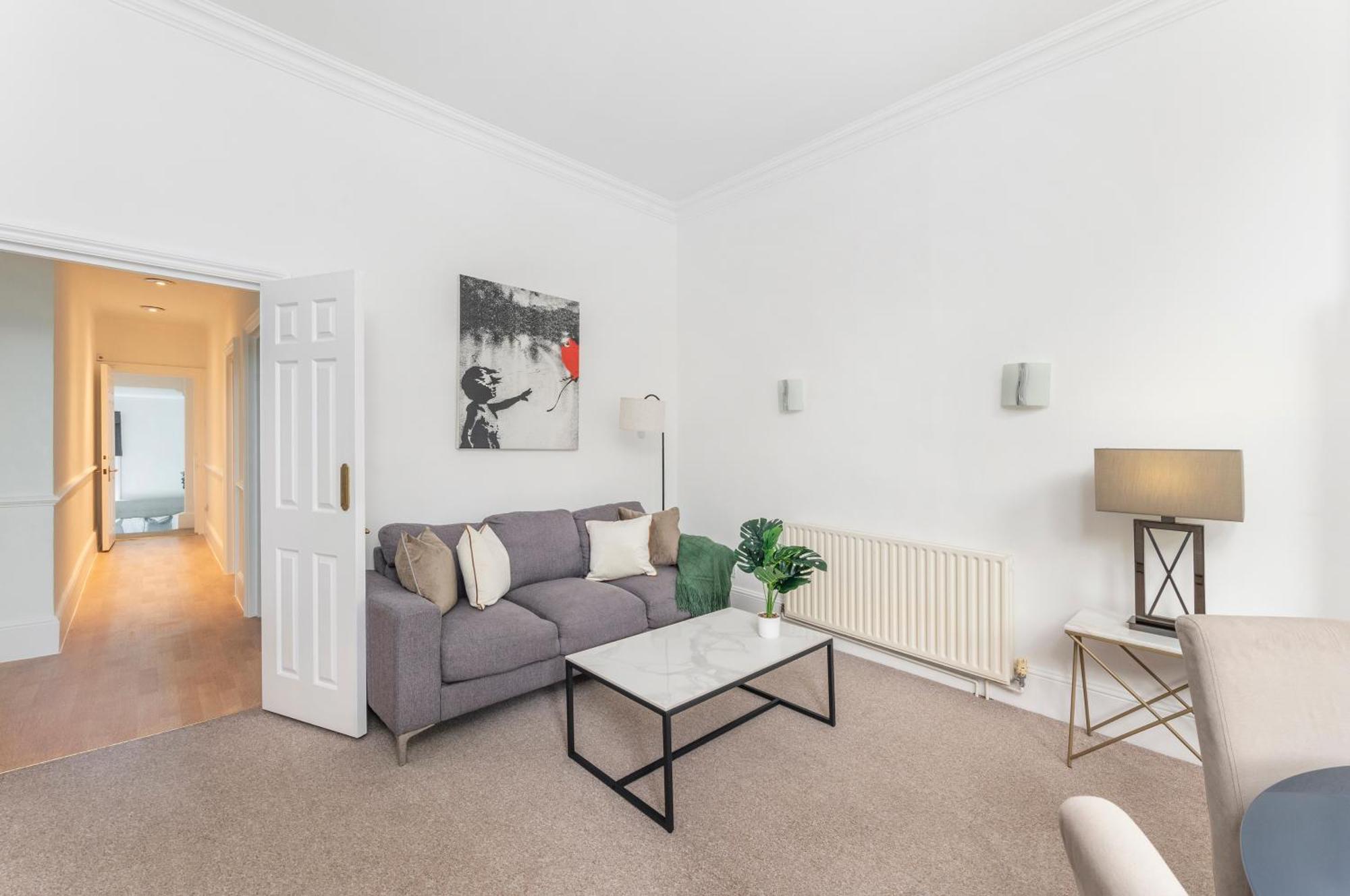 Apartment 2 Min Walk Earls Court Station - Luxury 2 Bedroom Flat London