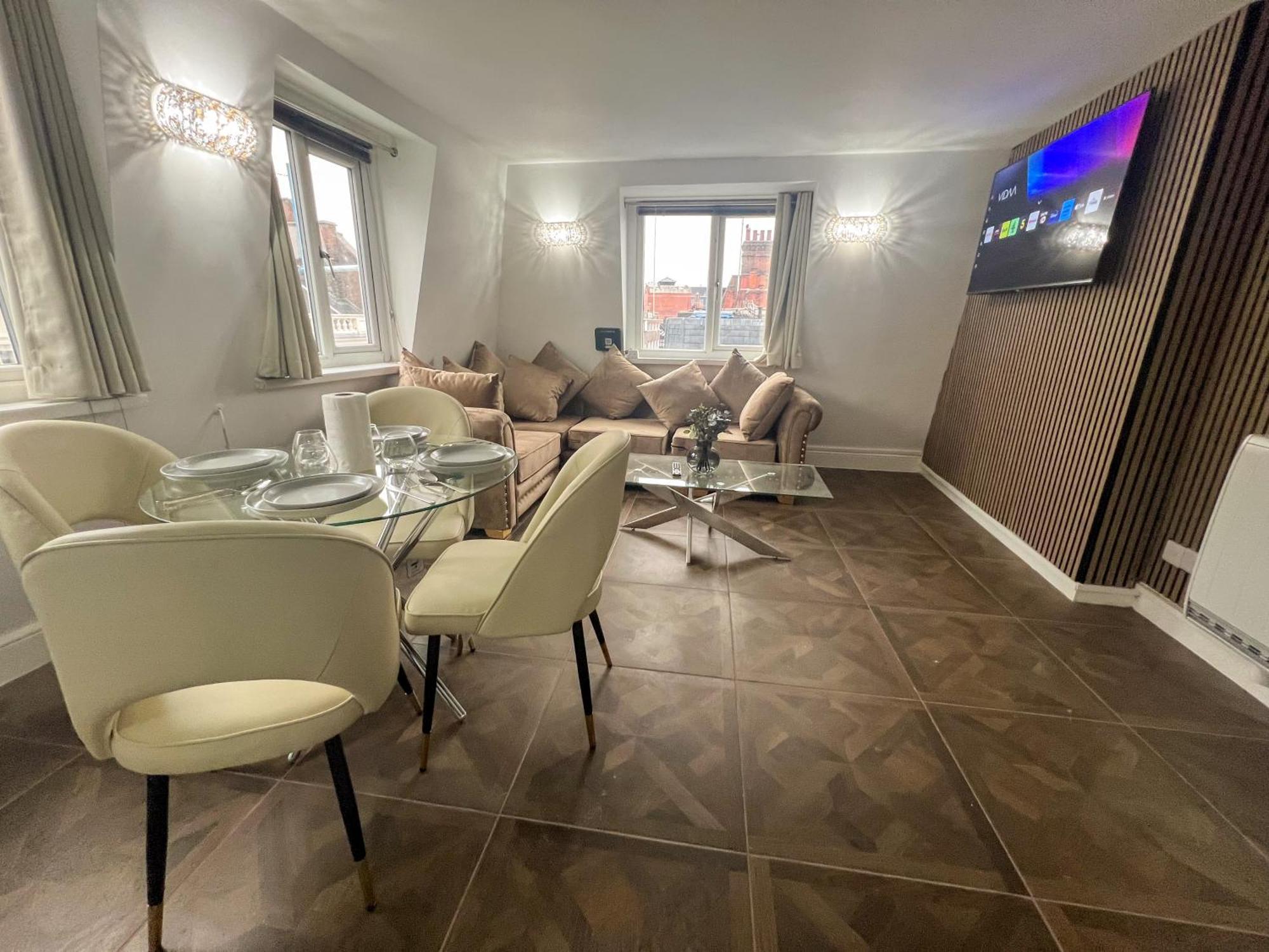 Stylish 2 Bedroom In The Heart Of Soho Gs5 Londen