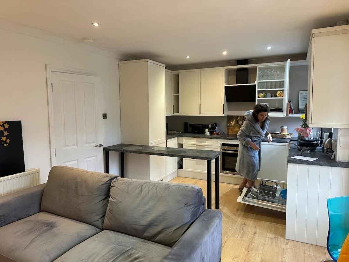 Newly Refurbished Two Bedrooms Flat Apartment