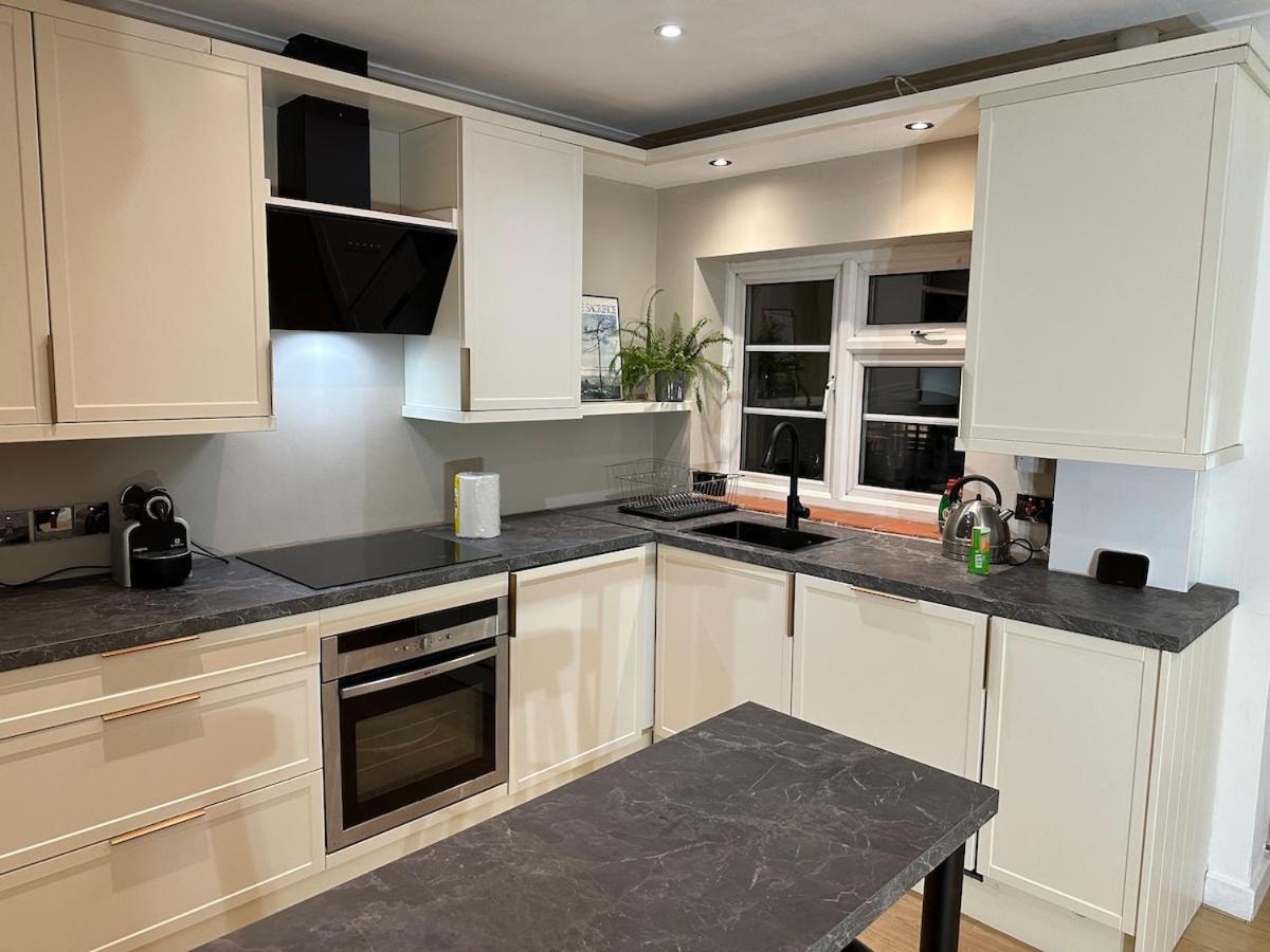 Apartment Newly Refurbished Two Bedrooms Flat *
