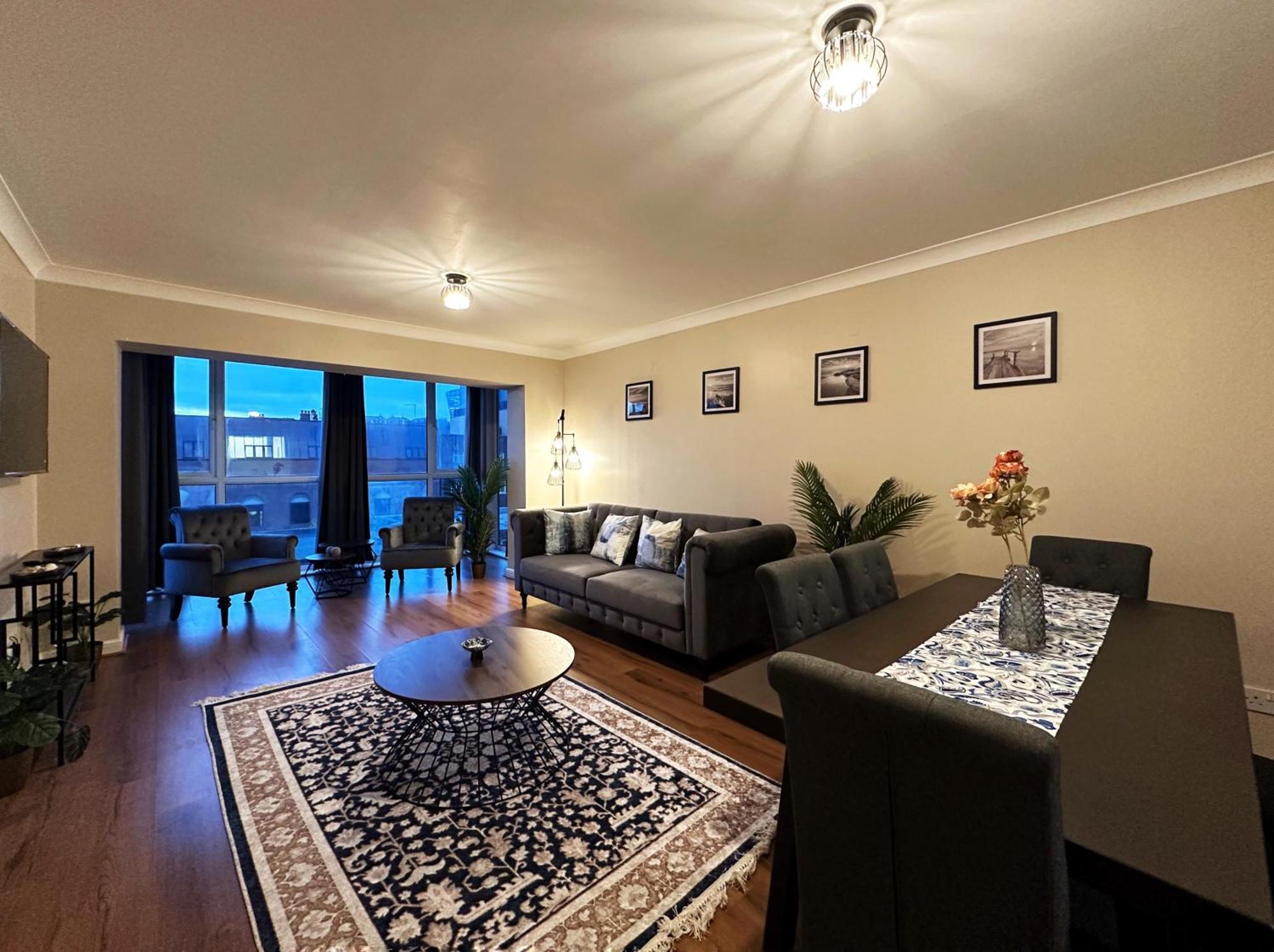 Mia Place In Tower Hill, 2 Double Beds, Max 4 People, Free Parking Available Upon Request, Great Location Apartment *